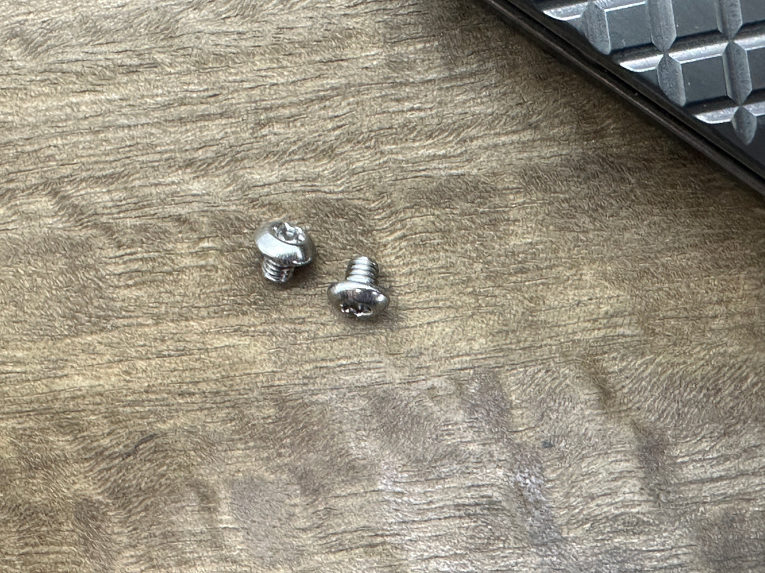2x Stainless Steel Pivot Replacement Torx Button Screws for Spyderco Smock M3x3