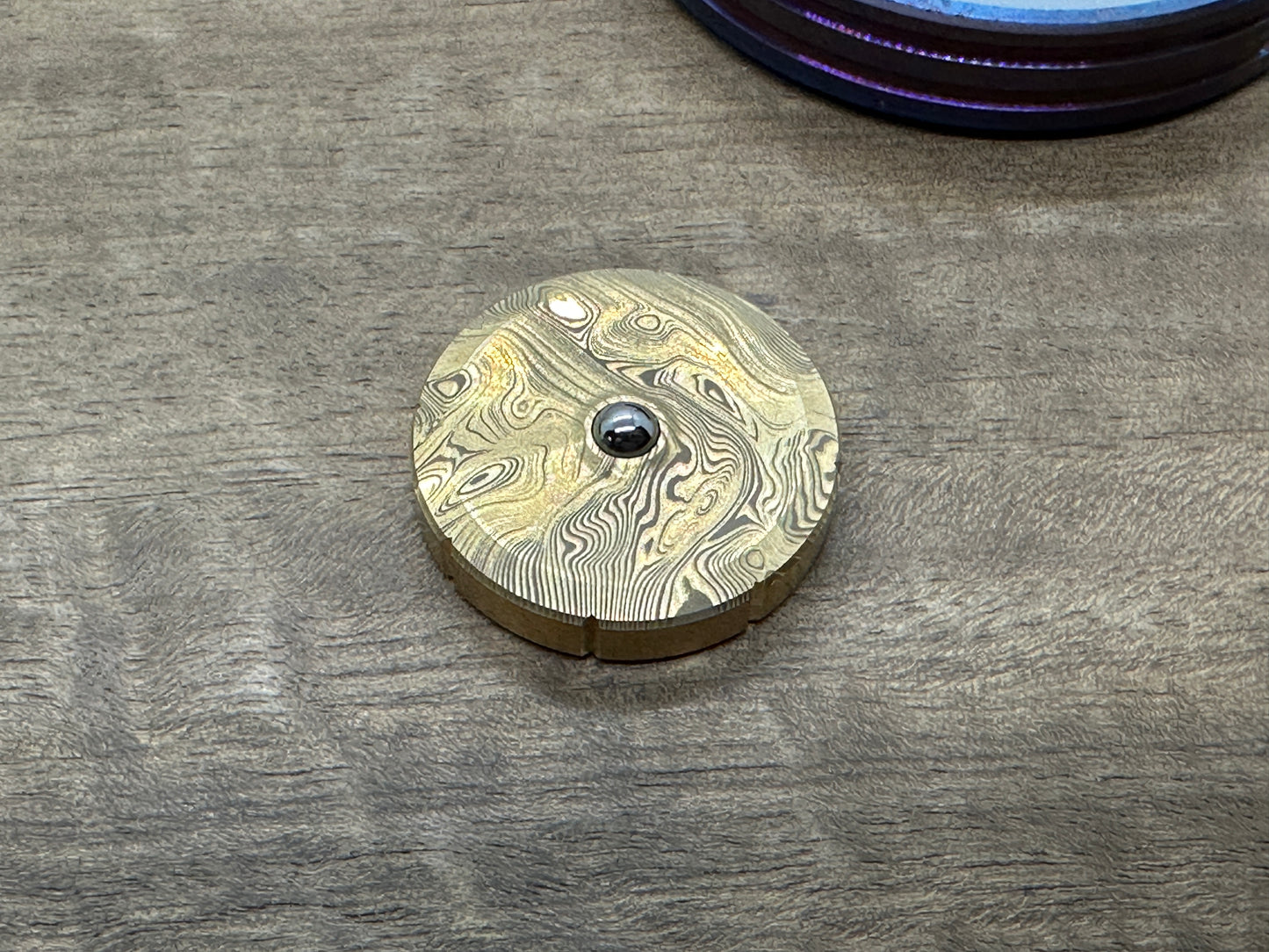 Dama TWIST pattern engraved Brass Spinning Worry Coin Spinning Top