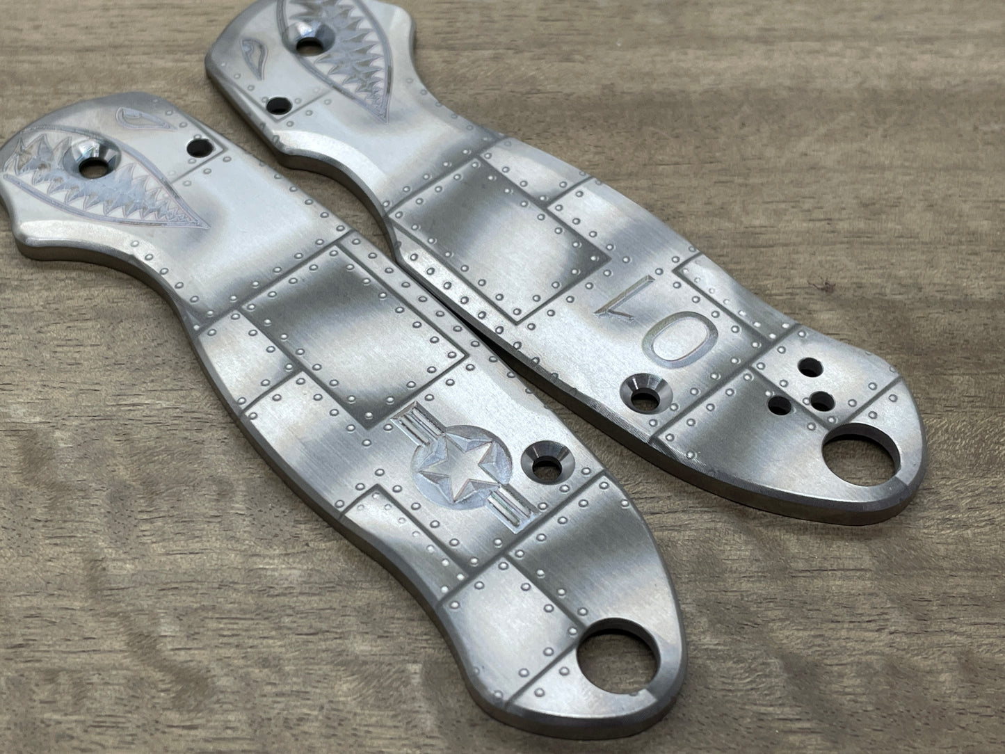P40 Style Riveted engraved Titanium Scales for Spyderco Para 3