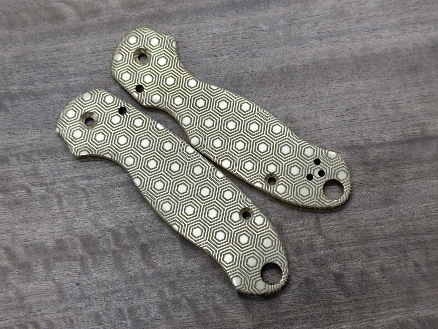 HONEYCOMB engraved Brass Scales for Spyderco Para 3