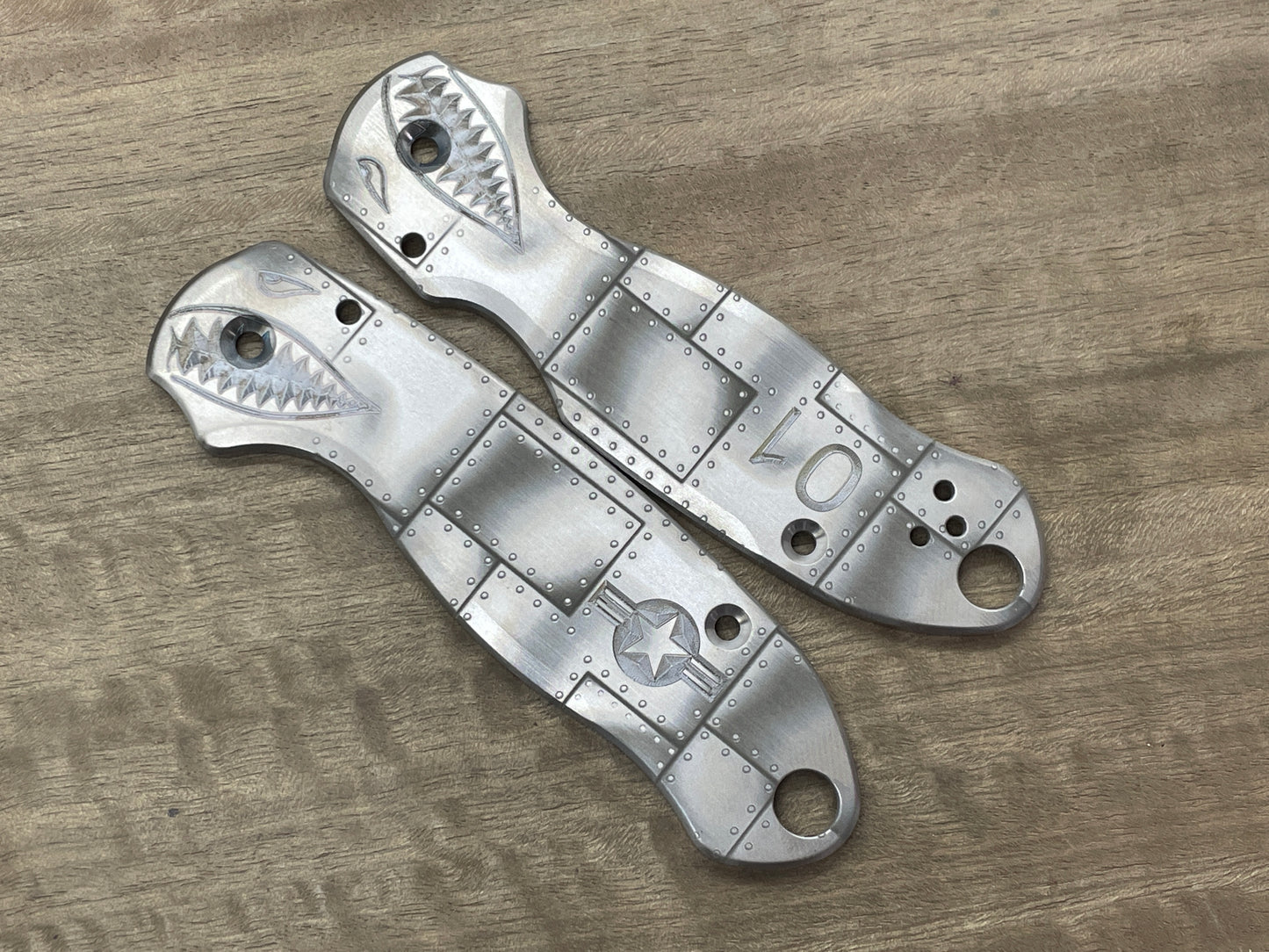 P40 Style Riveted engraved Titanium Scales for Spyderco Para 3