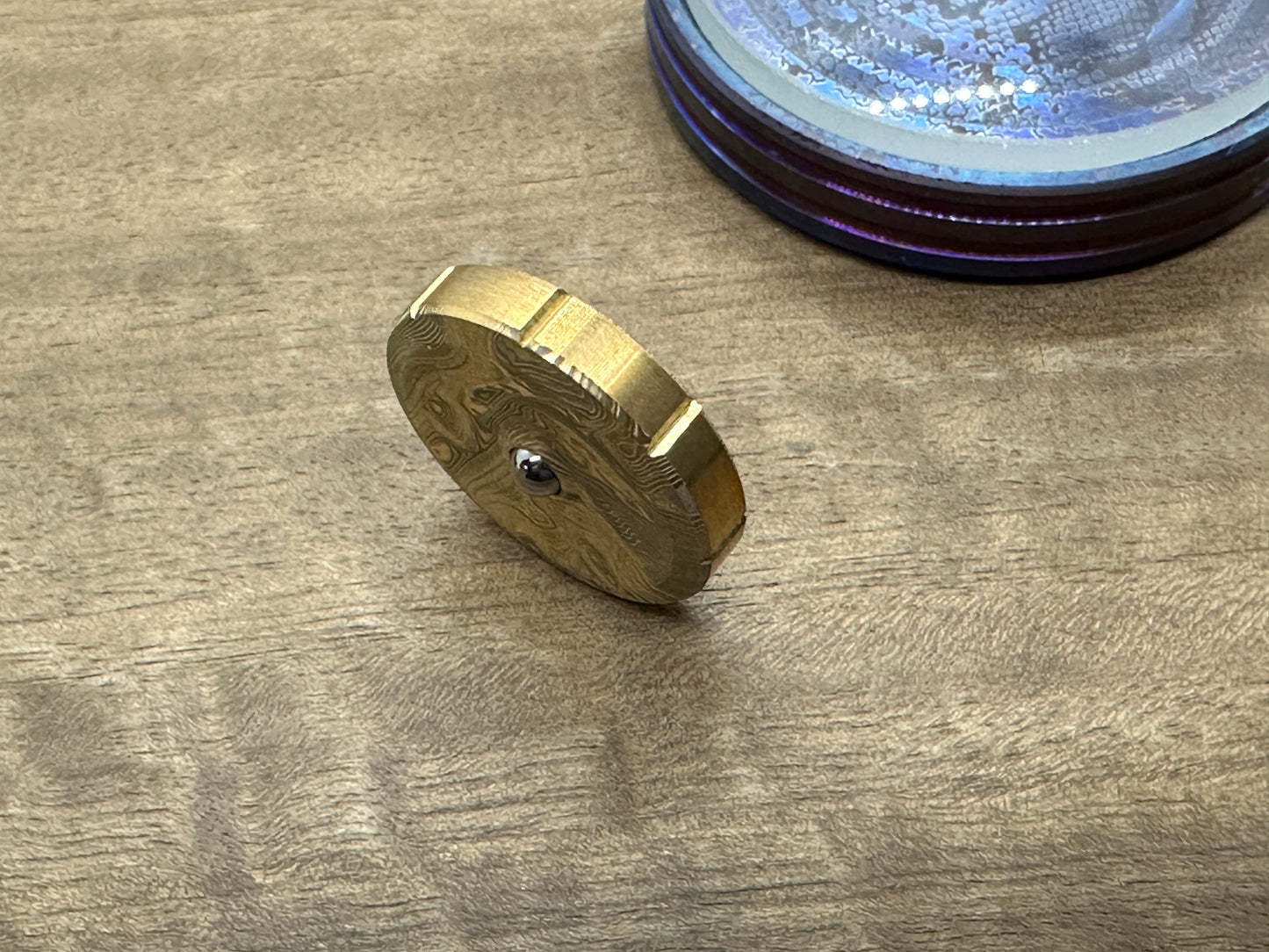Dama TWIST pattern engraved Brass Spinning Worry Coin Spinning Top