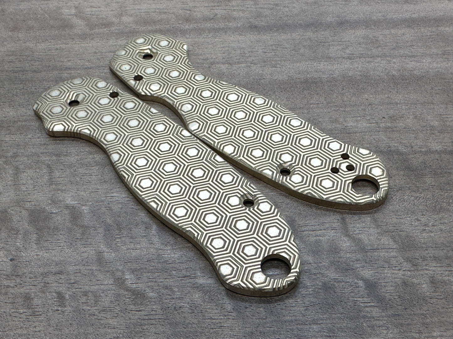 HONEYCOMB engraved Brass Scales for Spyderco Para 3