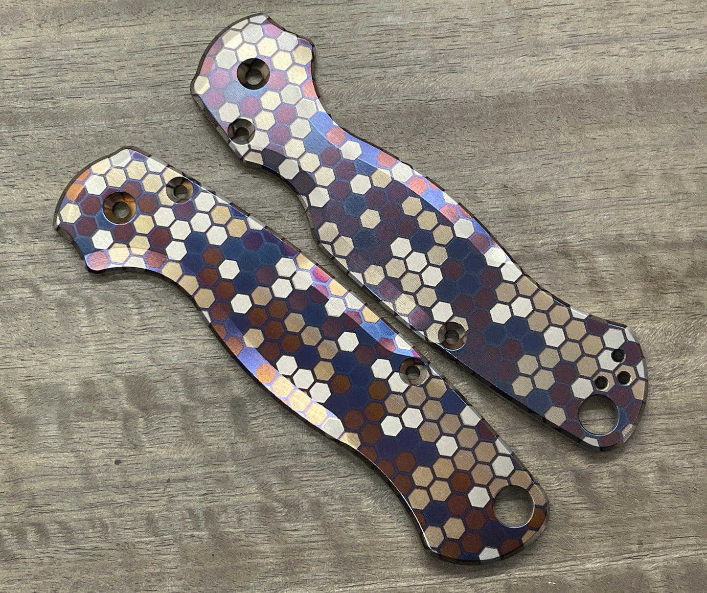 Golden HONEYCOMB Heat ano engraved Ti scales for Spyderco Paramilitary 2 PM2