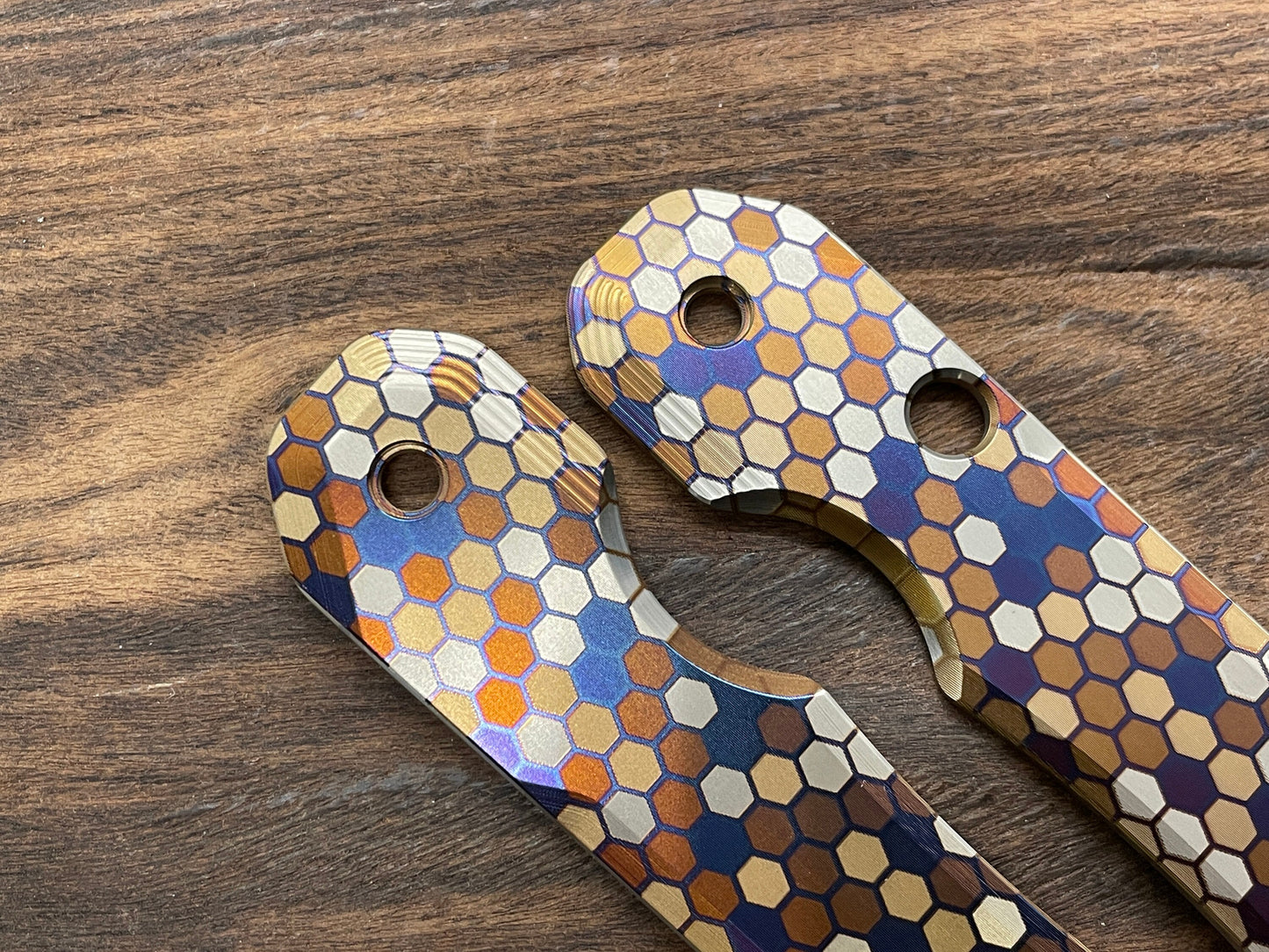 HONEYCOMB Heat ano engrv Titanium Scales for Spyderco SMOCK