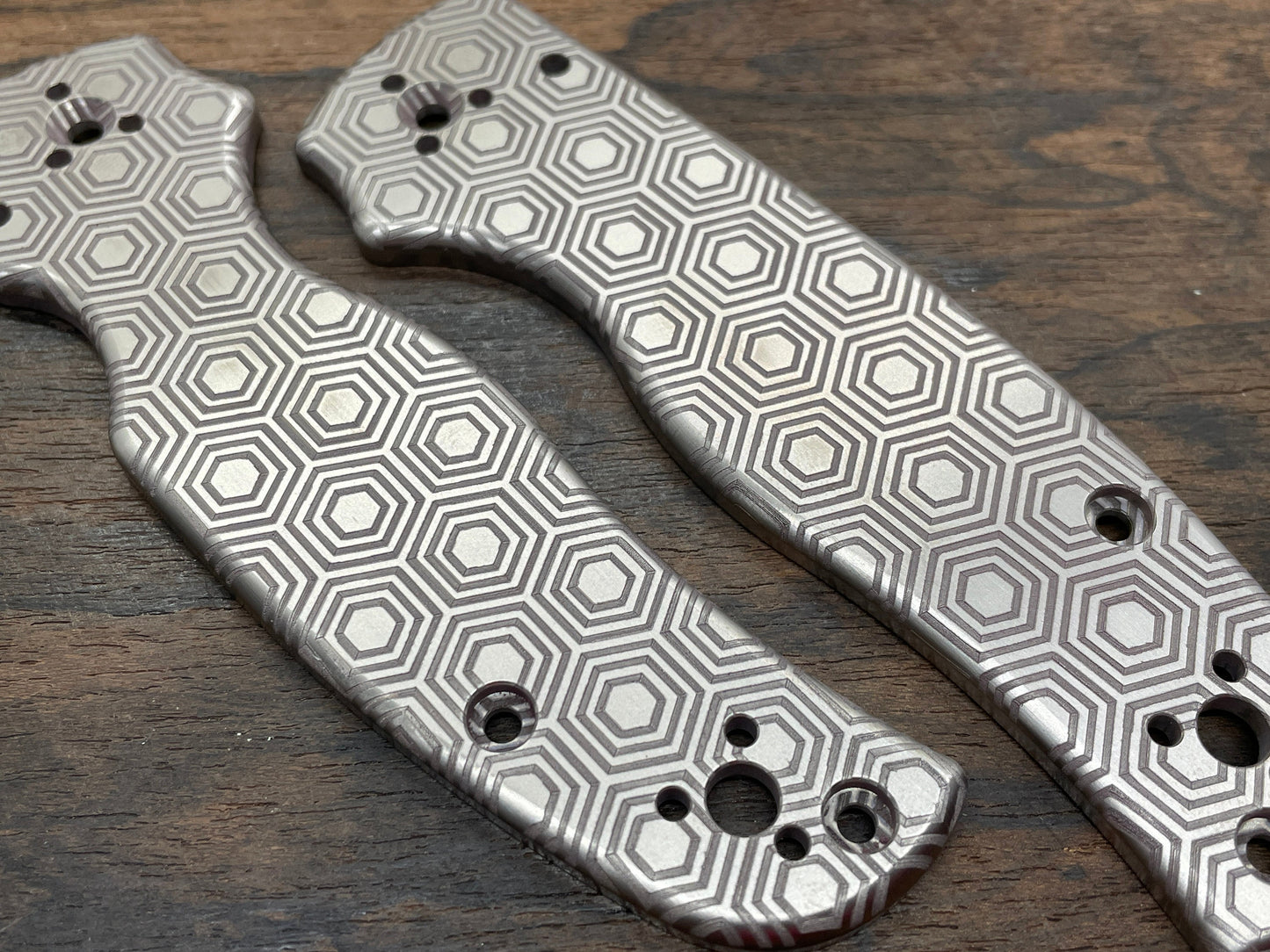 HONEYCOMB engraved Titanium Scales for SHAMAN Spyderco