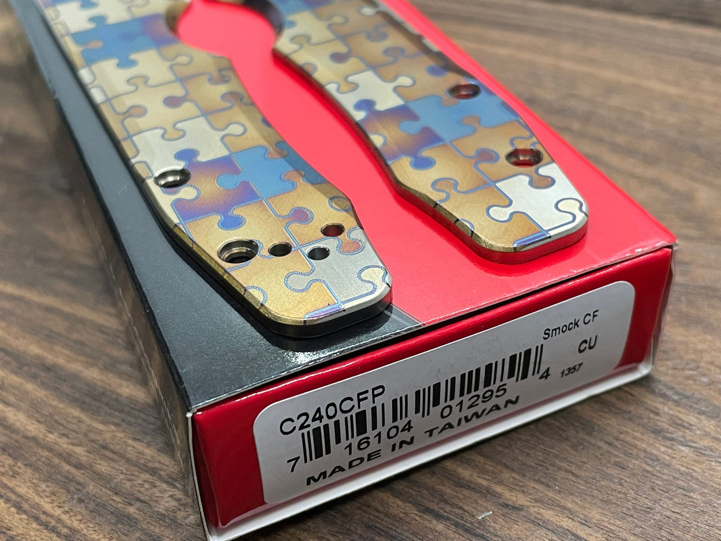 JIGSAW PUZZLES Heat ano engrv Titanium Scales for Spyderco SMOCK