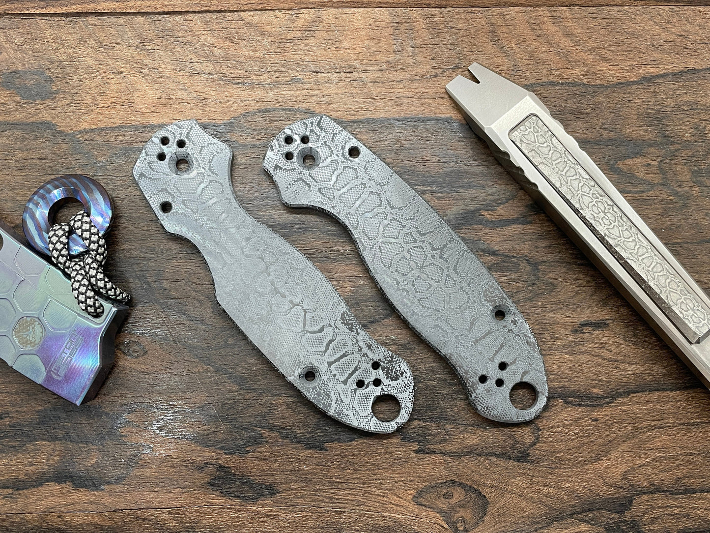 REPTILIAN engraved Zirconium Scales for Spyderco Para 3