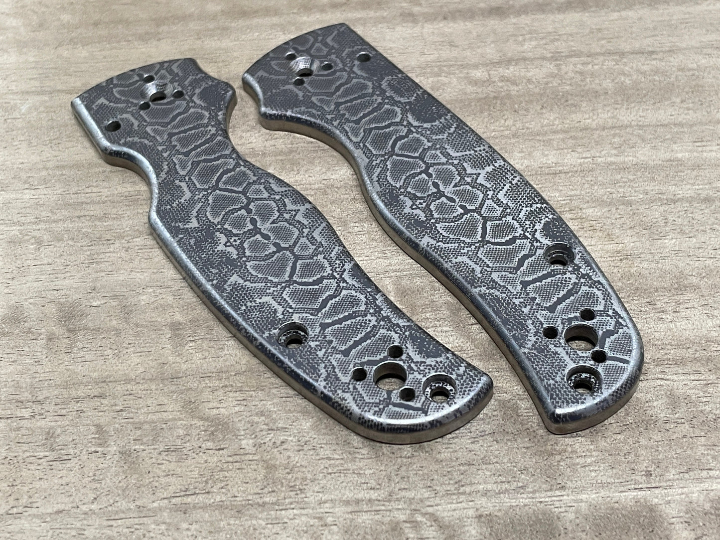 Black REPTILIAN engraved Titanium Scales for SHAMAN Spyderco