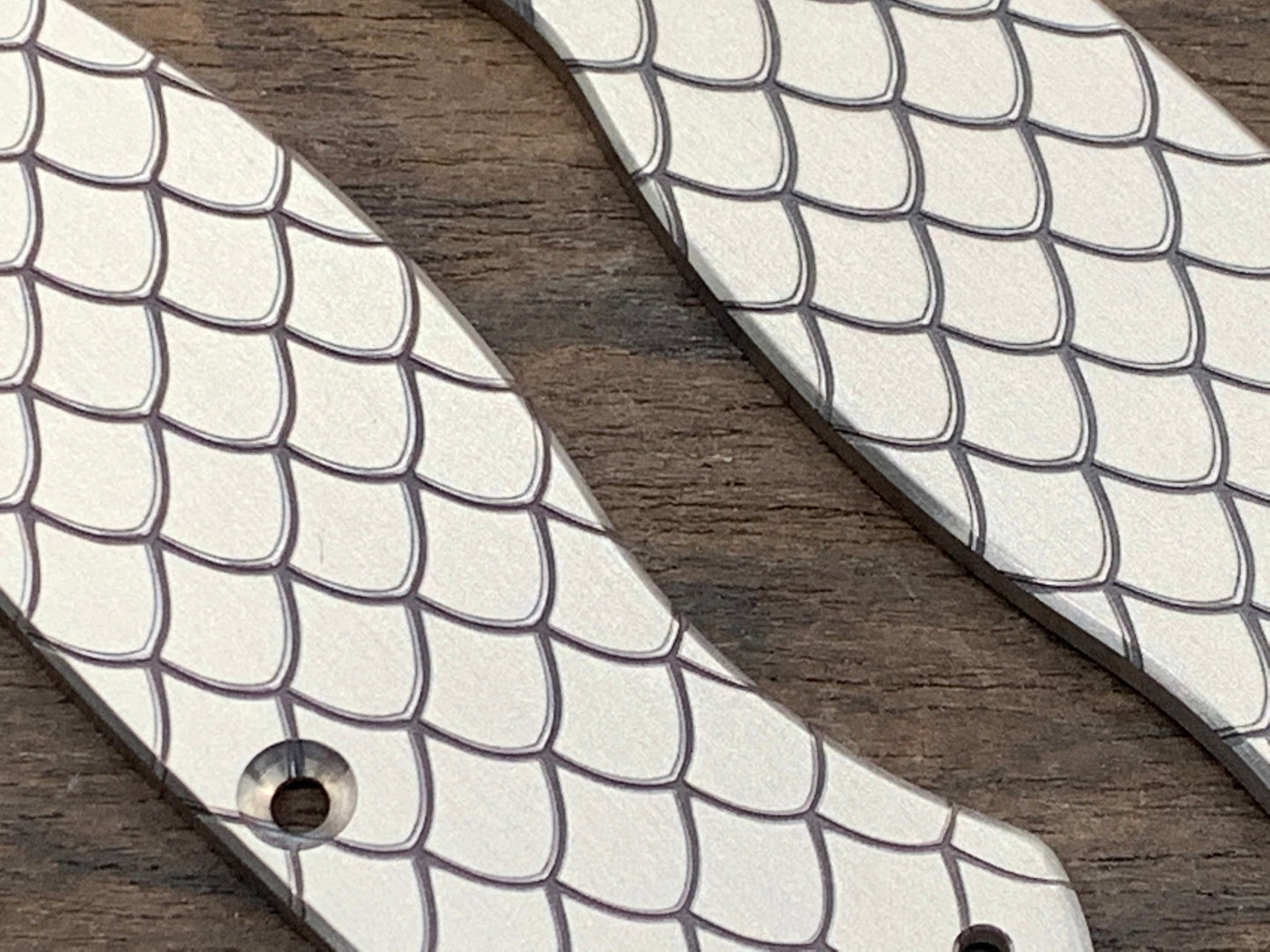 DRAGONSKIN Engraved Titanium scales for Spyderco Paramilitary 2 PM2