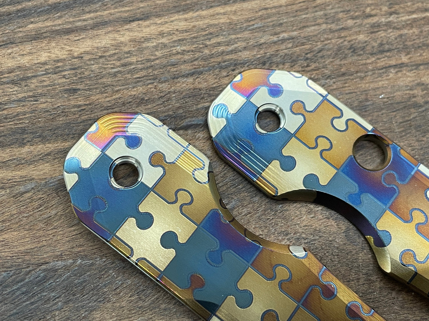 JIGSAW PUZZLES Heat ano engrv Titanium Scales for Spyderco SMOCK