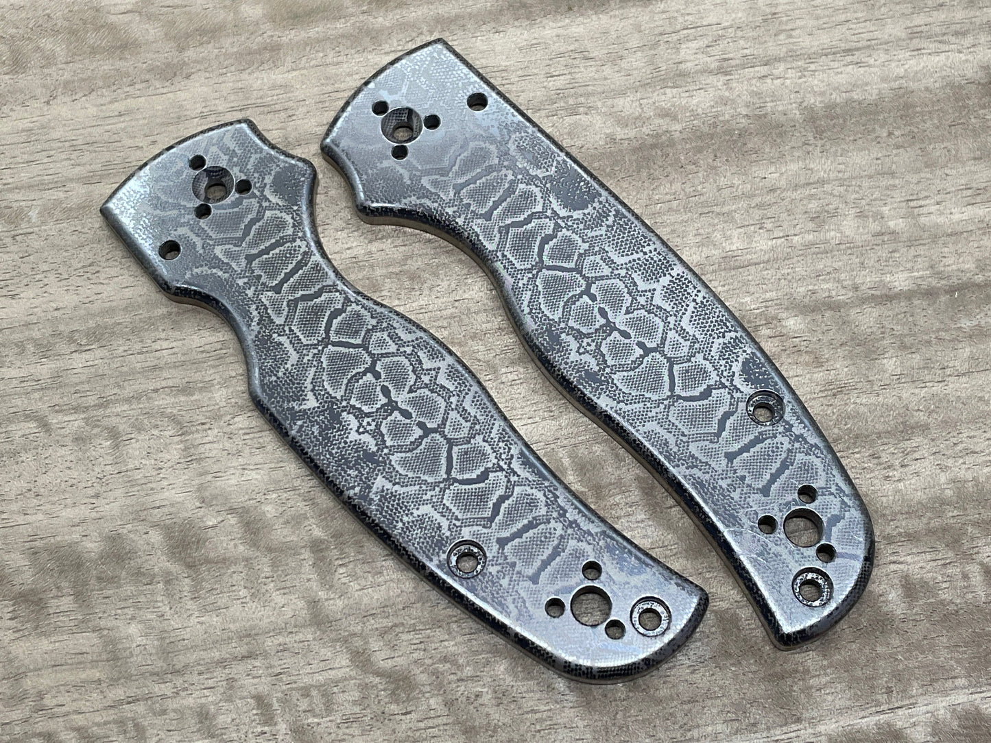Black REPTILIAN engraved Titanium Scales for SHAMAN Spyderco