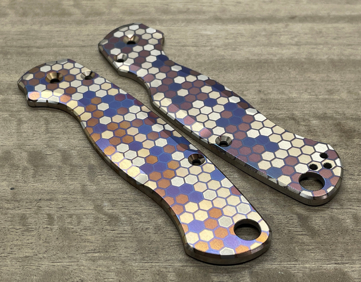 Golden HONEYCOMB Heat ano engraved Ti scales for Spyderco Paramilitary 2 PM2