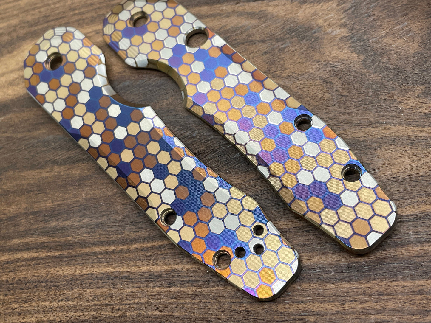 HONEYCOMB Heat ano engrv Titanium Scales for Spyderco SMOCK