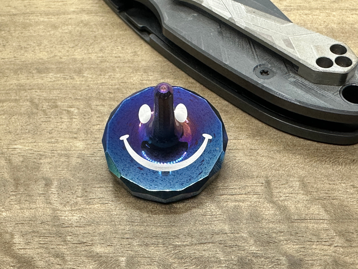 Spinning Top SMILEY Flamed Titanium