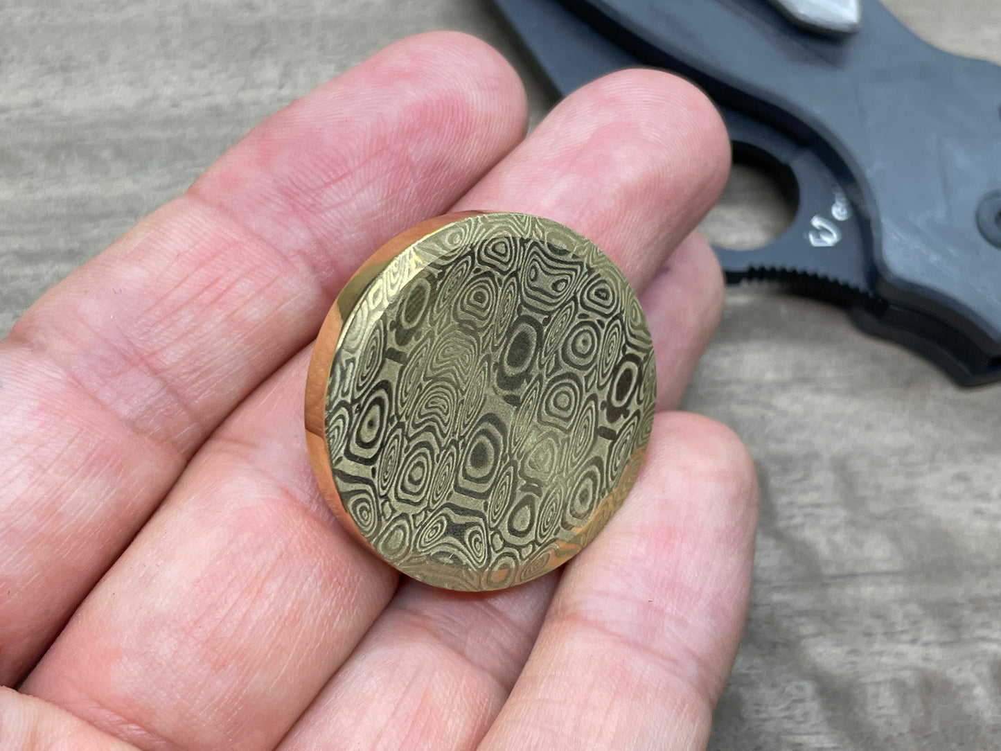 3 Sizes Dama LADDER pattern engraved Brass Worry Coin