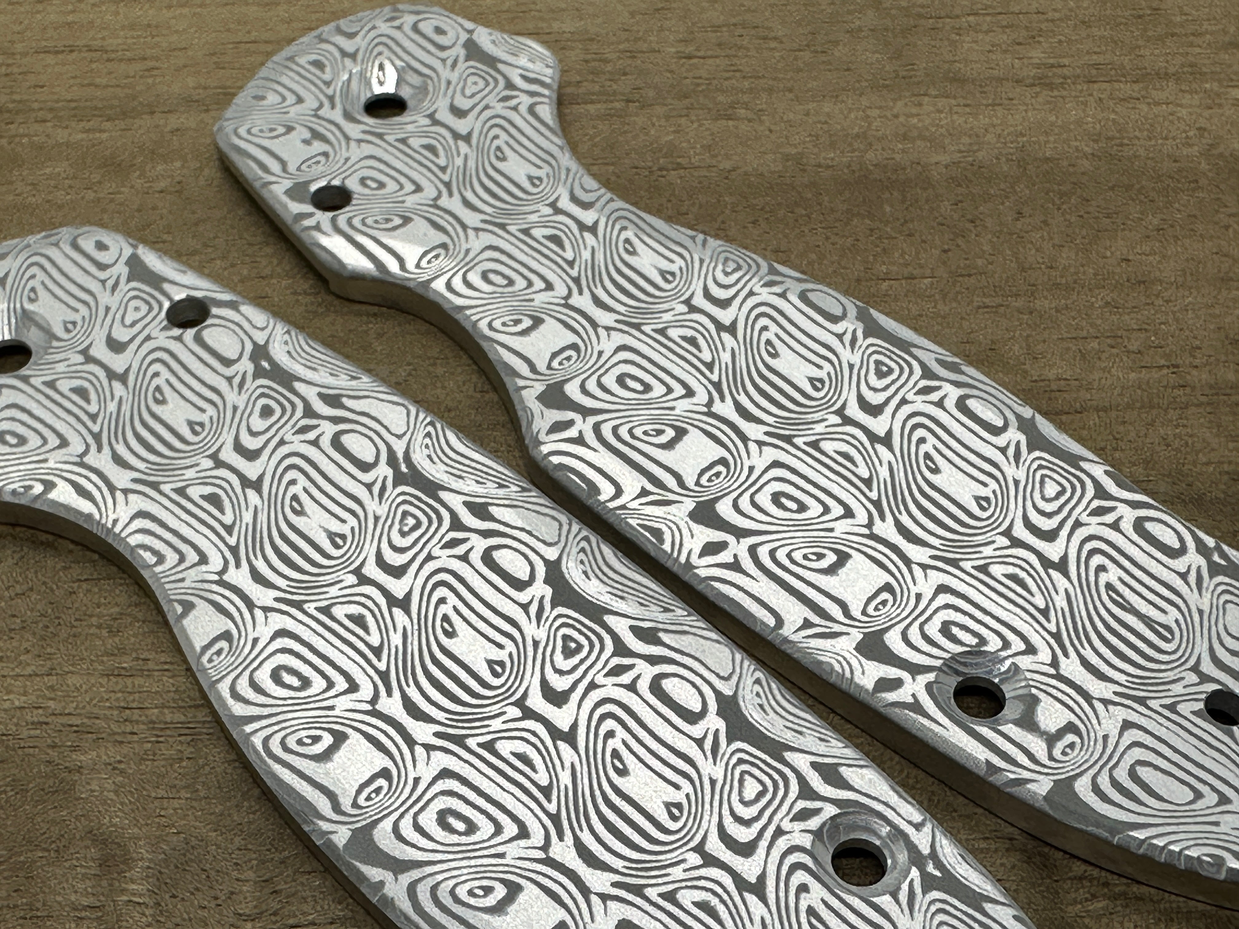 Dama AEGR pattern Aerospace Aluminum Scales for Spyderco Para 3