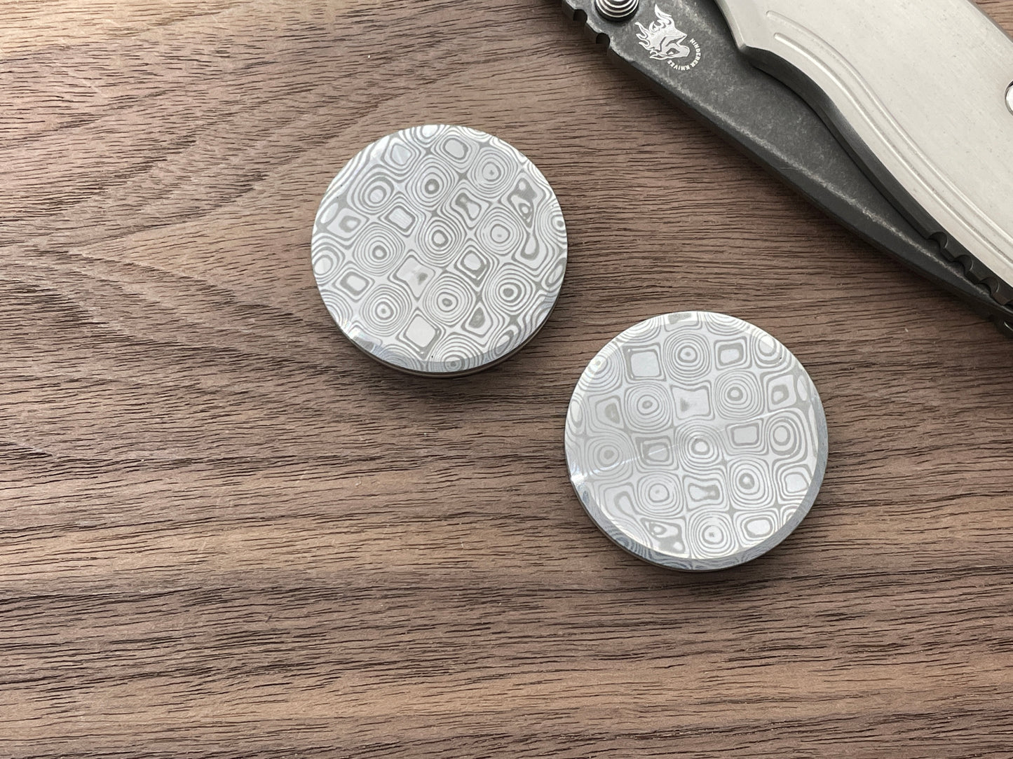 Dama ROSES pattern engraved Aluminum CLICKY Haptic Coins Fidget