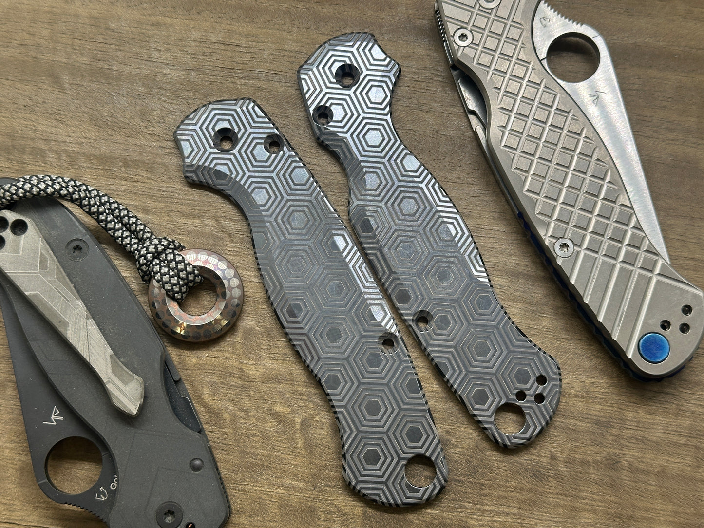 Black HONEYCOMB engraved Titanium scales for Spyderco Paramilitary 2 PM2