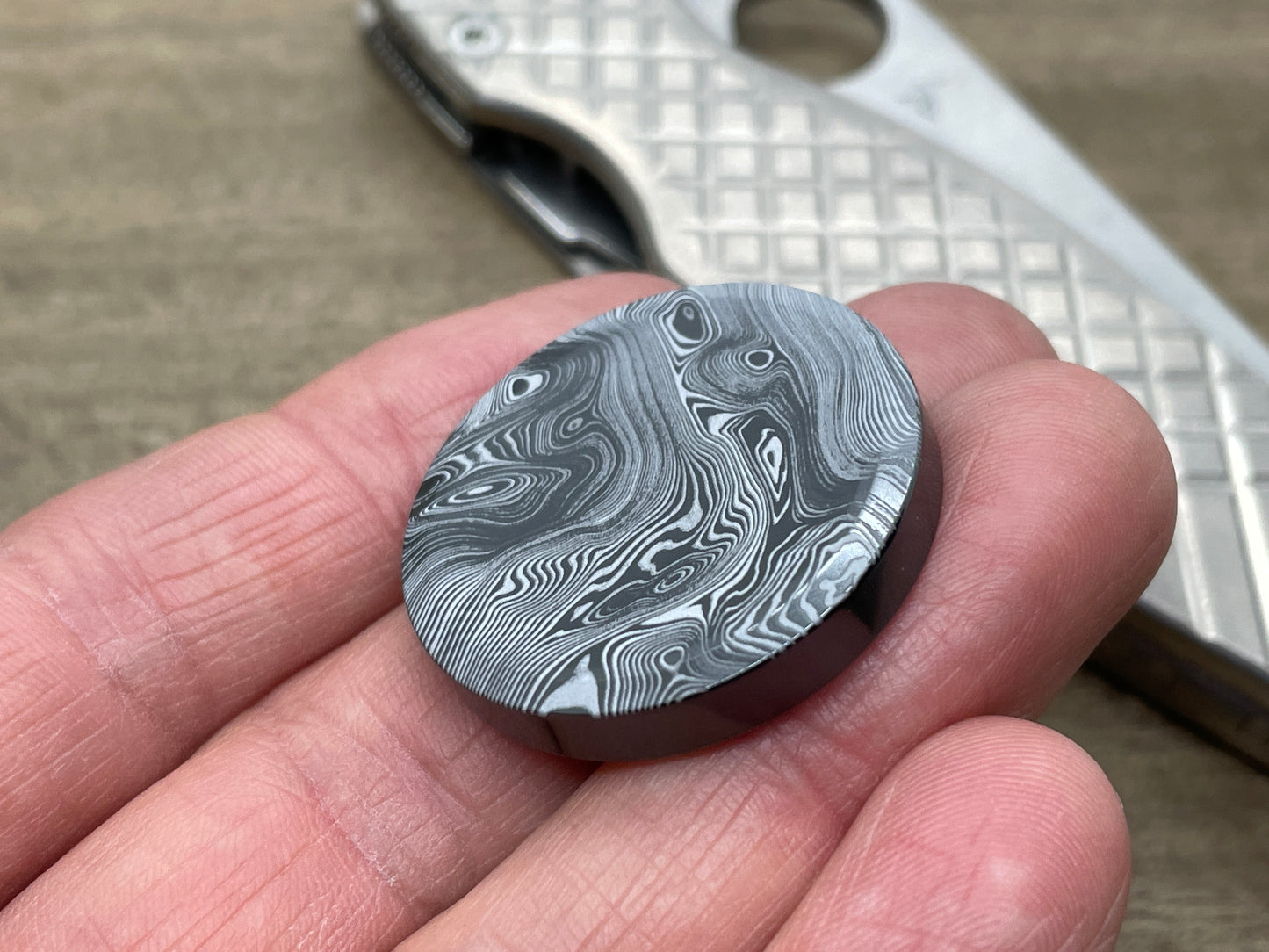 4 sizes Dama TWIST Black Zirconium Worry Coin