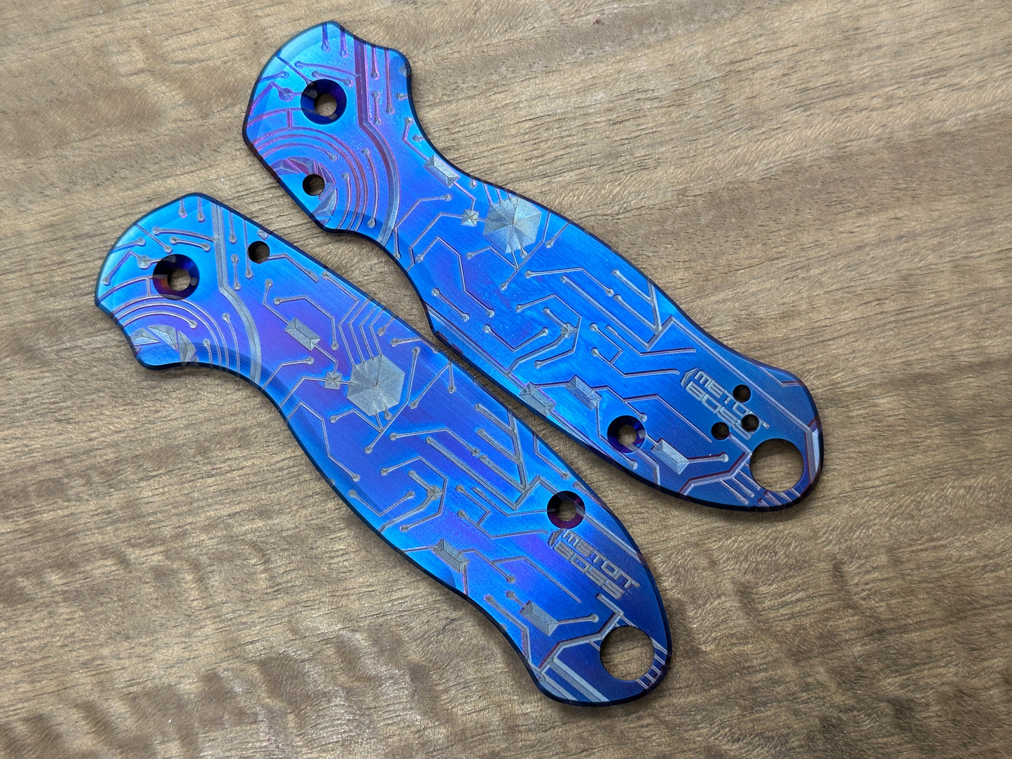 Flamed CIRCUIT BOARD engraved Titanium Scales for Spyderco Para 3
