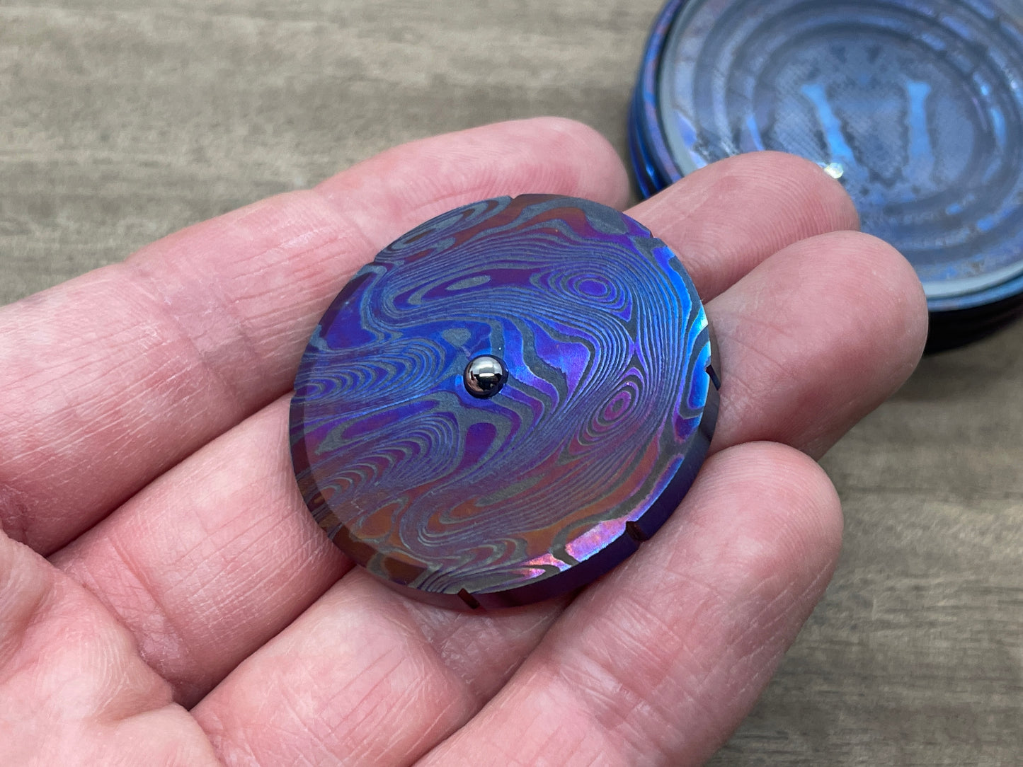 Flamed Dama FISH pattern engraved Titanium Spinning Worry Coin Spinning Top