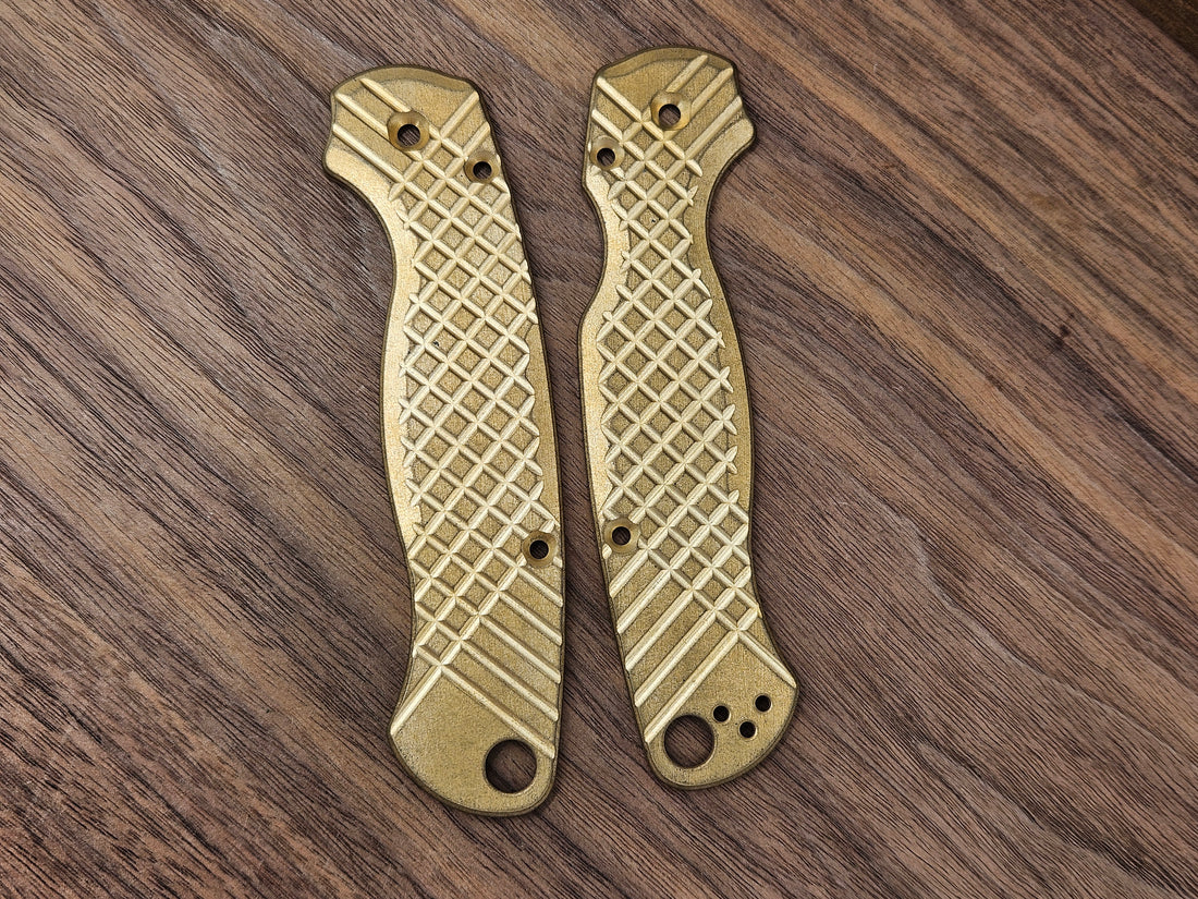 CLR Spyderco Paramilitary 2<br>Brass Frag Stone Washed