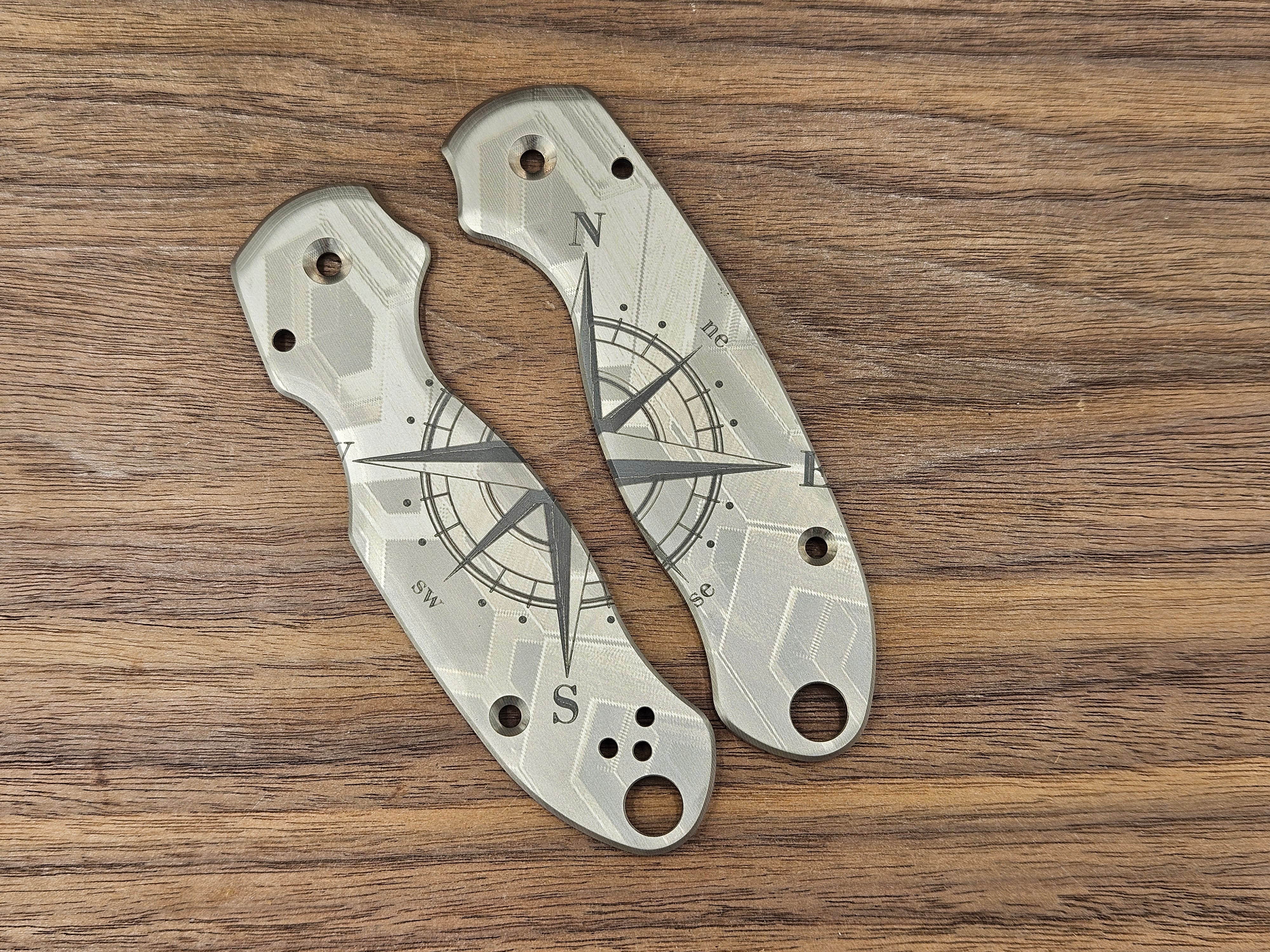 CLR Spyderco Paramilitary 3<br>Titanium Standard Compass