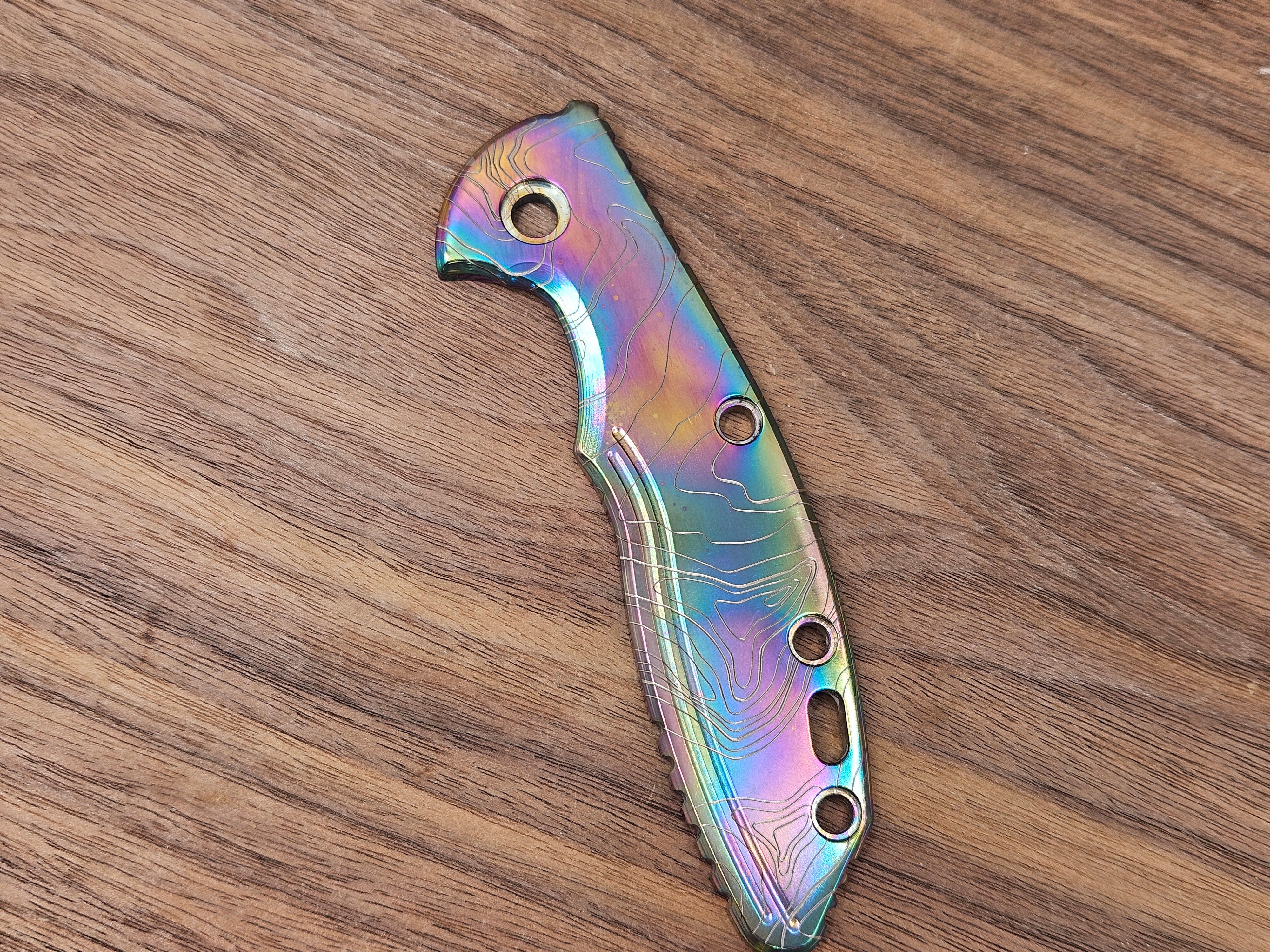 CLR<br>Hinderer XM 18 3.5 Titanium Standard Topo Oil Slick