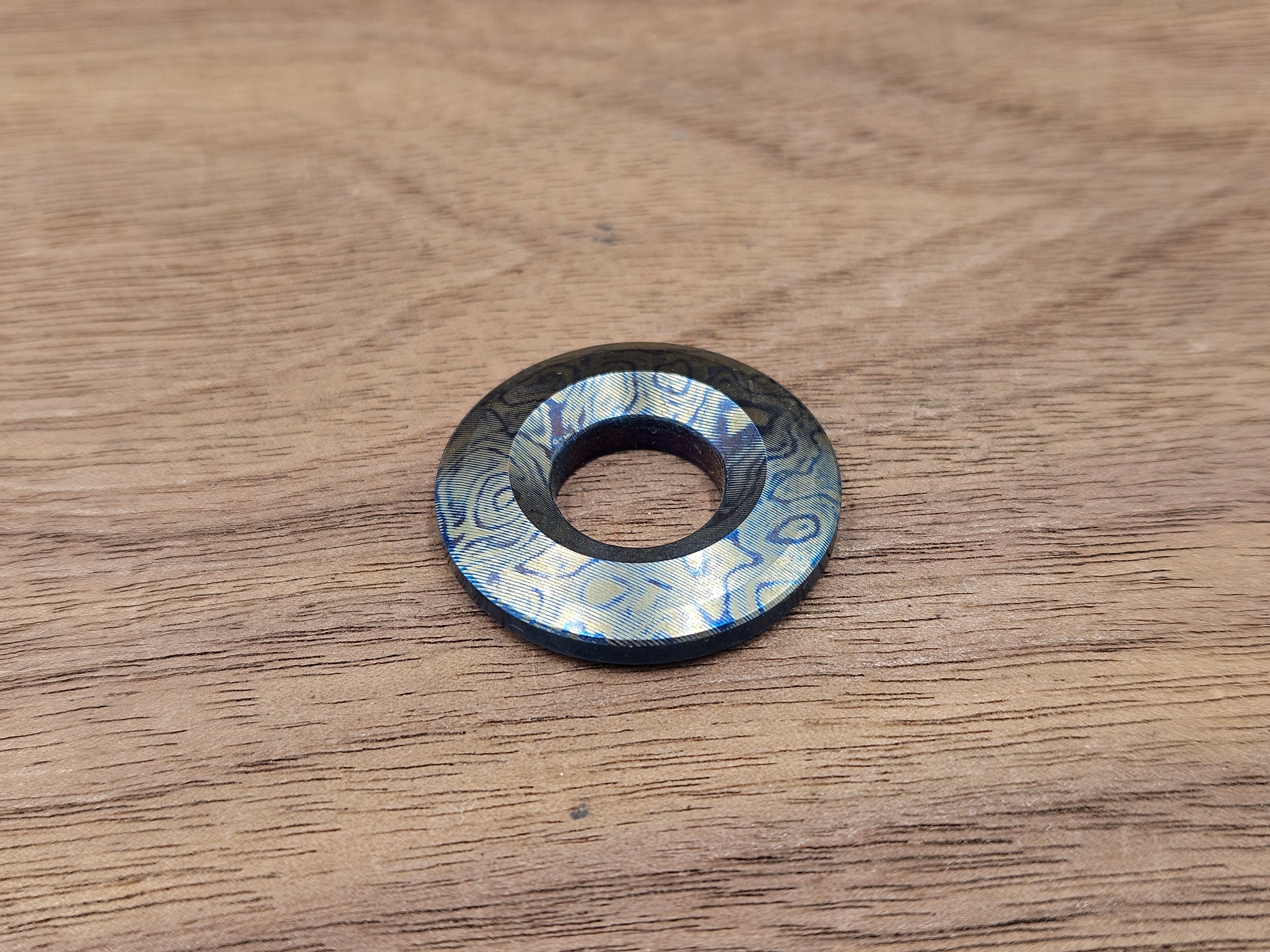 CLR Lanyard Bead 1 inch<br>Titanium Alien Flamed Blue