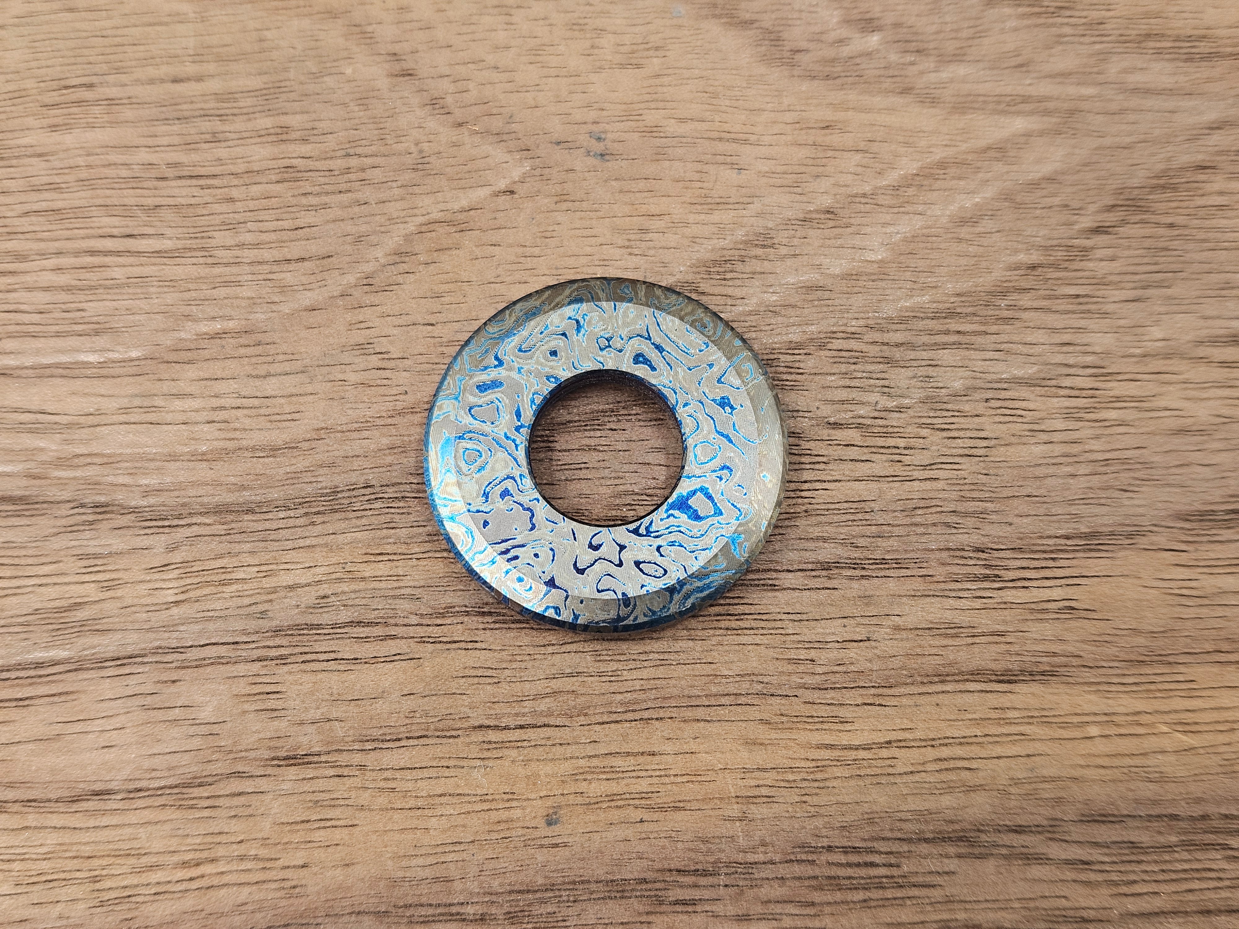 CLR Lanyard Bead 1 inch<br>Titanium Alien Flamed Blue