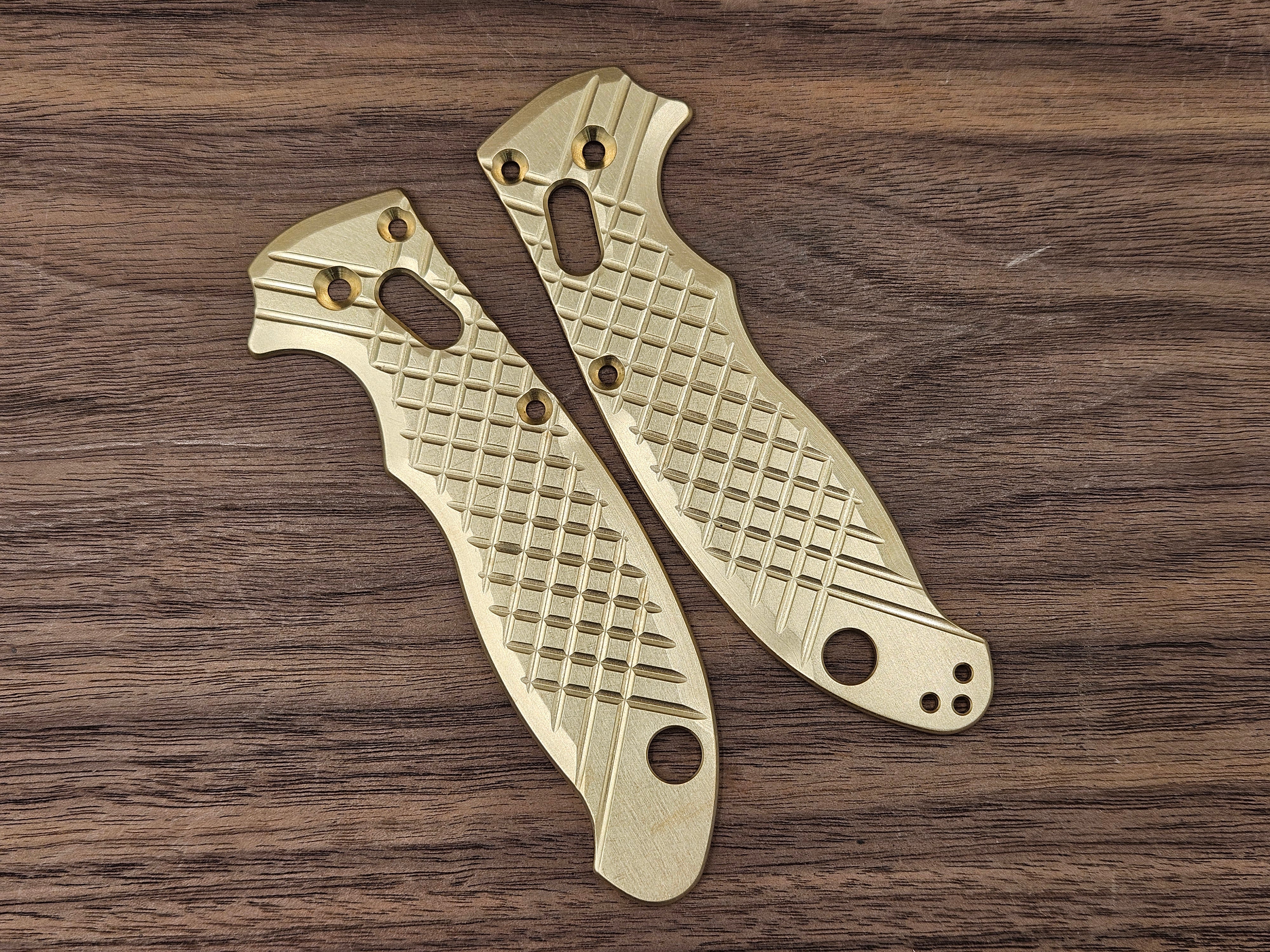 CLR Spyderco Manix 2<br>Brass Frag Brushed