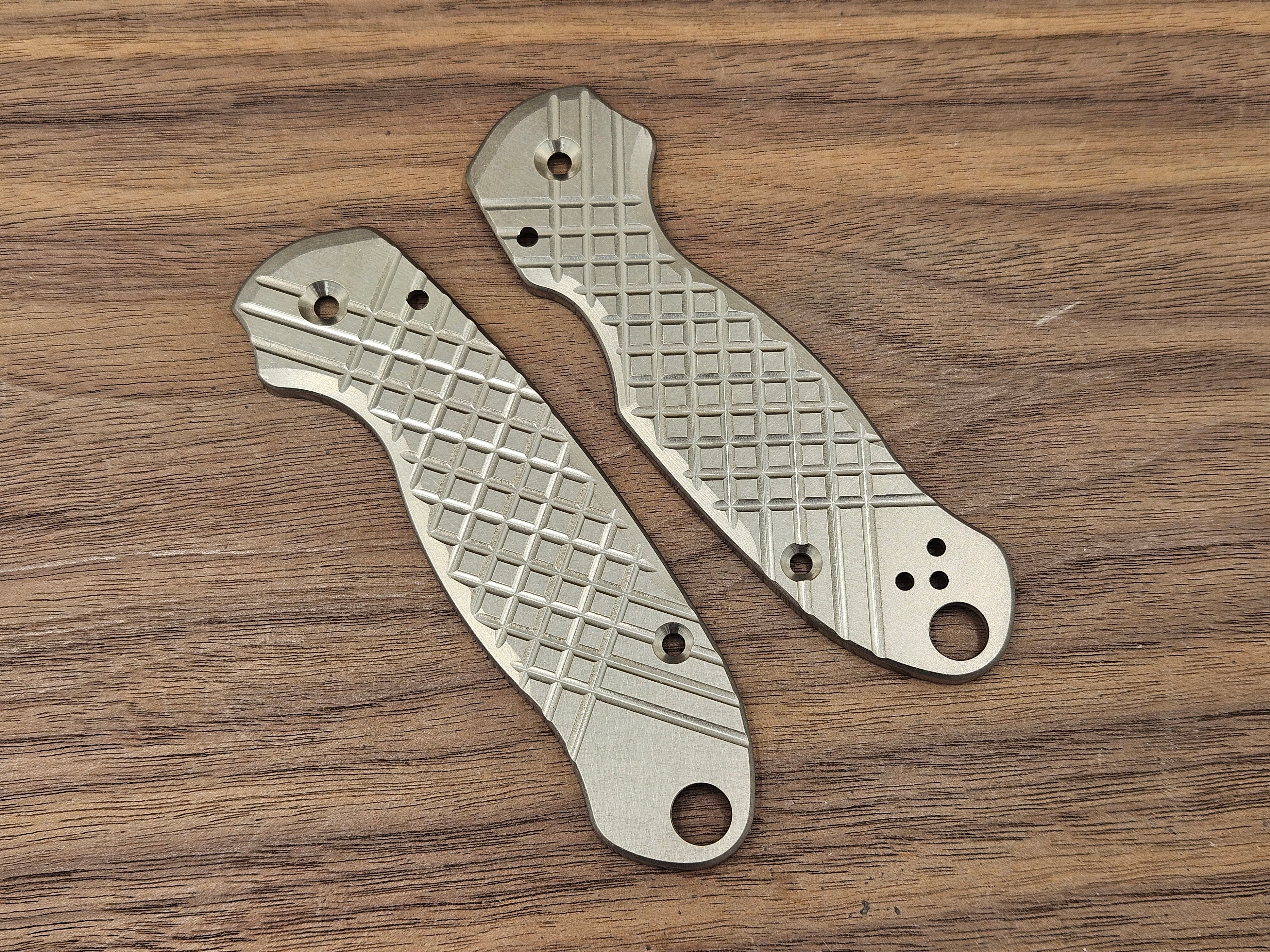 CLR Spyderco Paramilitary 3<br>Titanium Frag Brushed