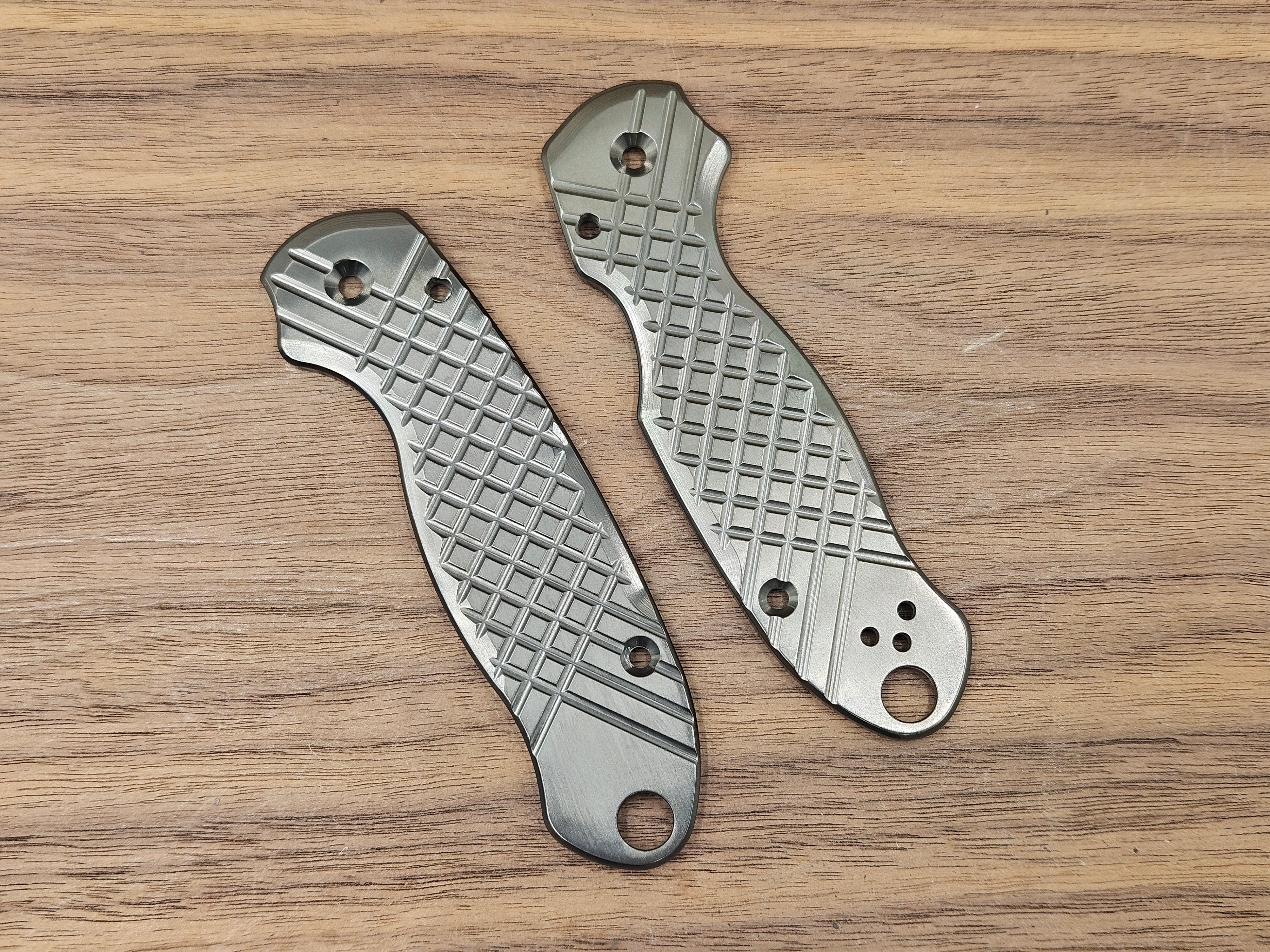 CLR Spyderco Paramilitary 3<br>Zirconium Frag
