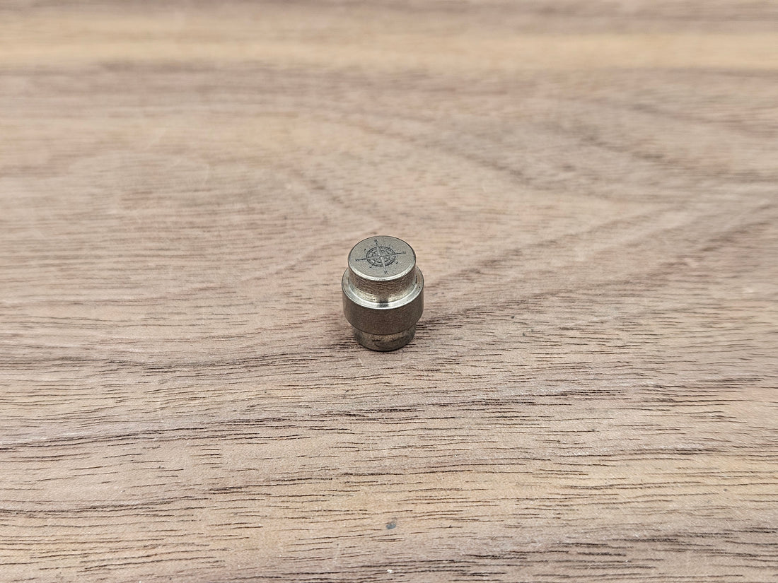 CLR Hole Plug for Spyderco Pm2/Pm3 Zirconium - Compass