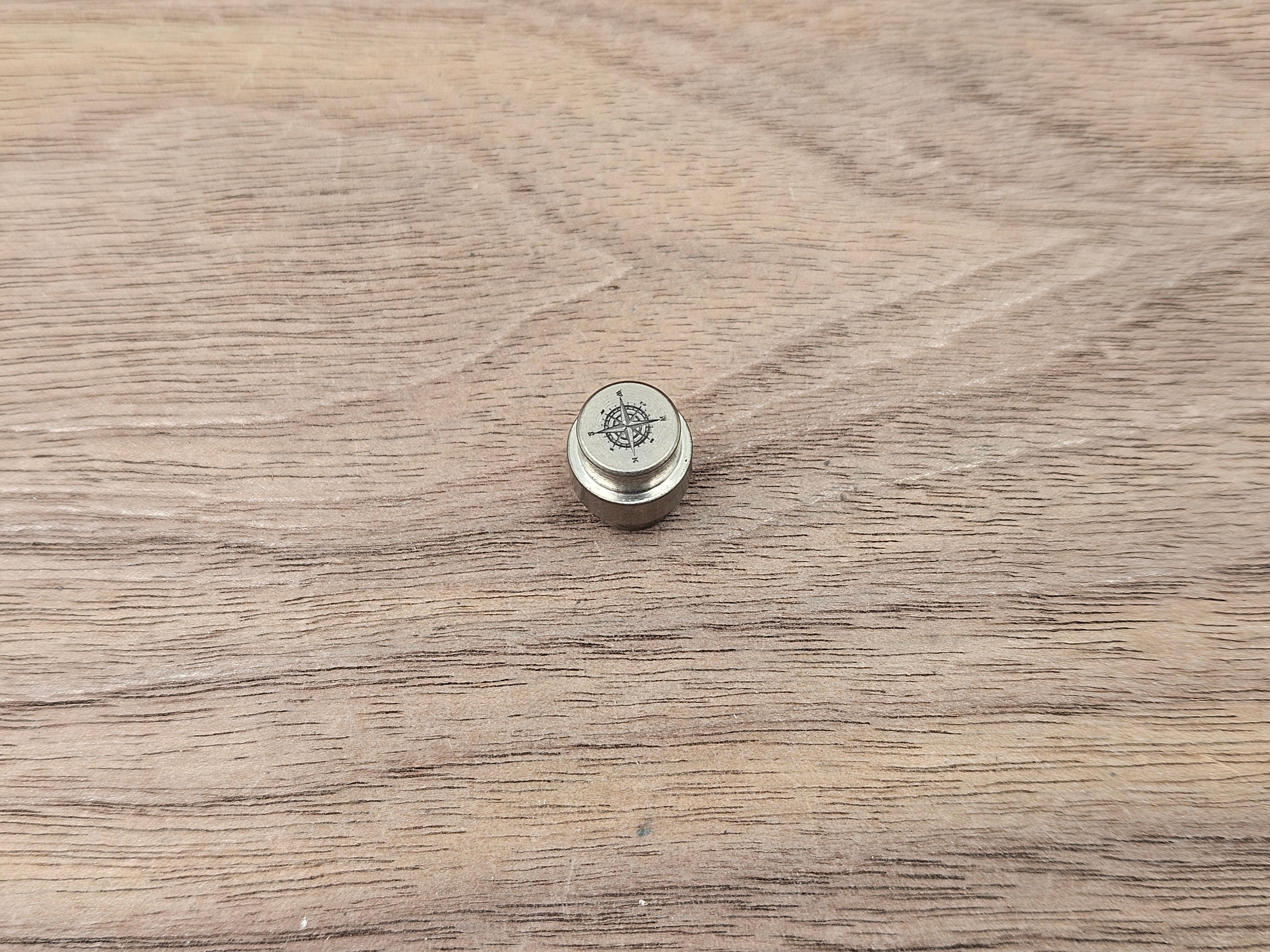 CLR Hole Plug for Spyderco Pm2/Pm3 Zirconium - Compass