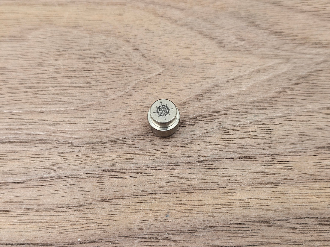 CLR Hole Plug for Spyderco Pm2/Pm3 Zirconium - Compass