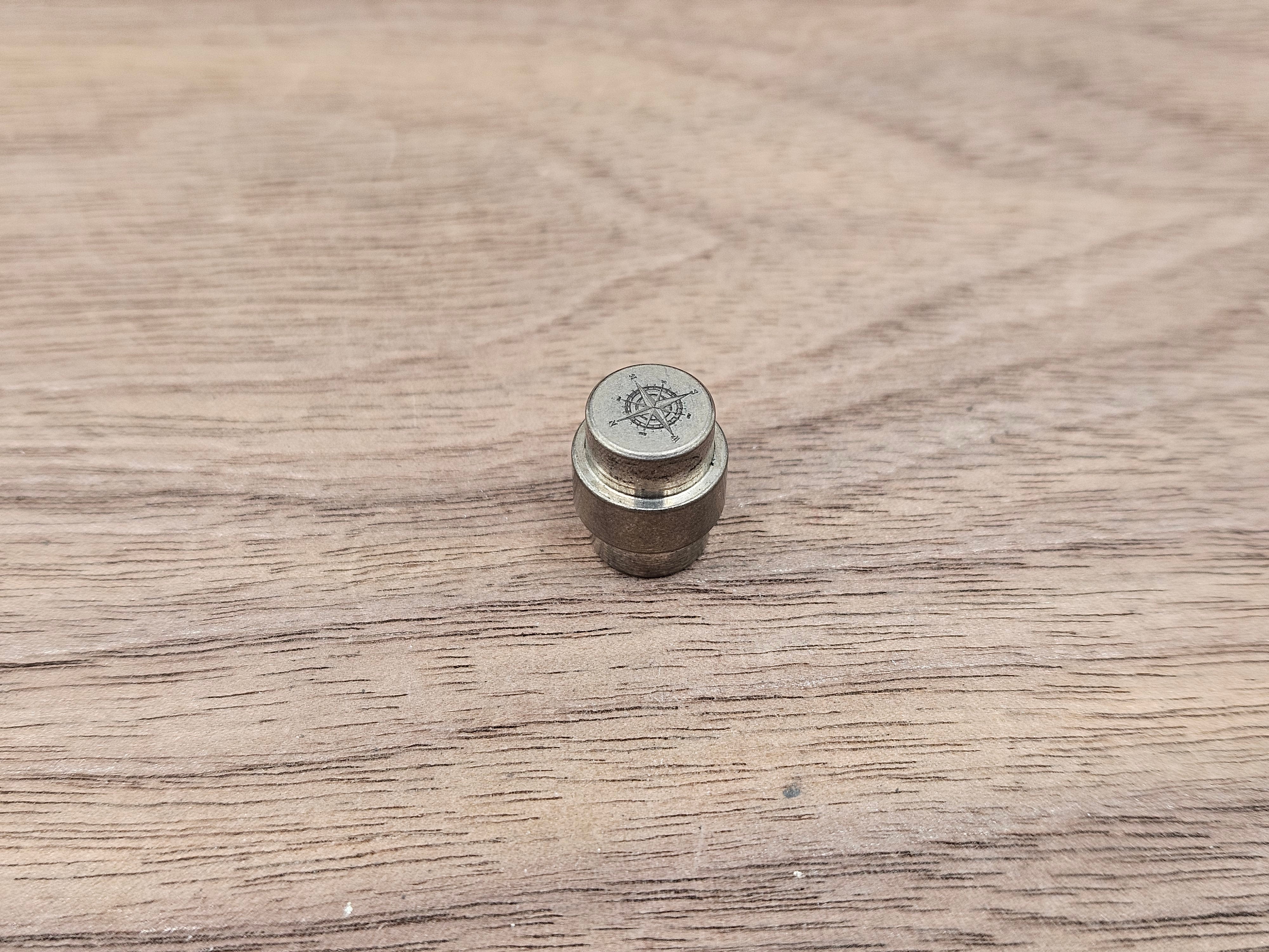 CLR Hole Plug for Spyderco Pm2/Pm3 Zirconium - Compass