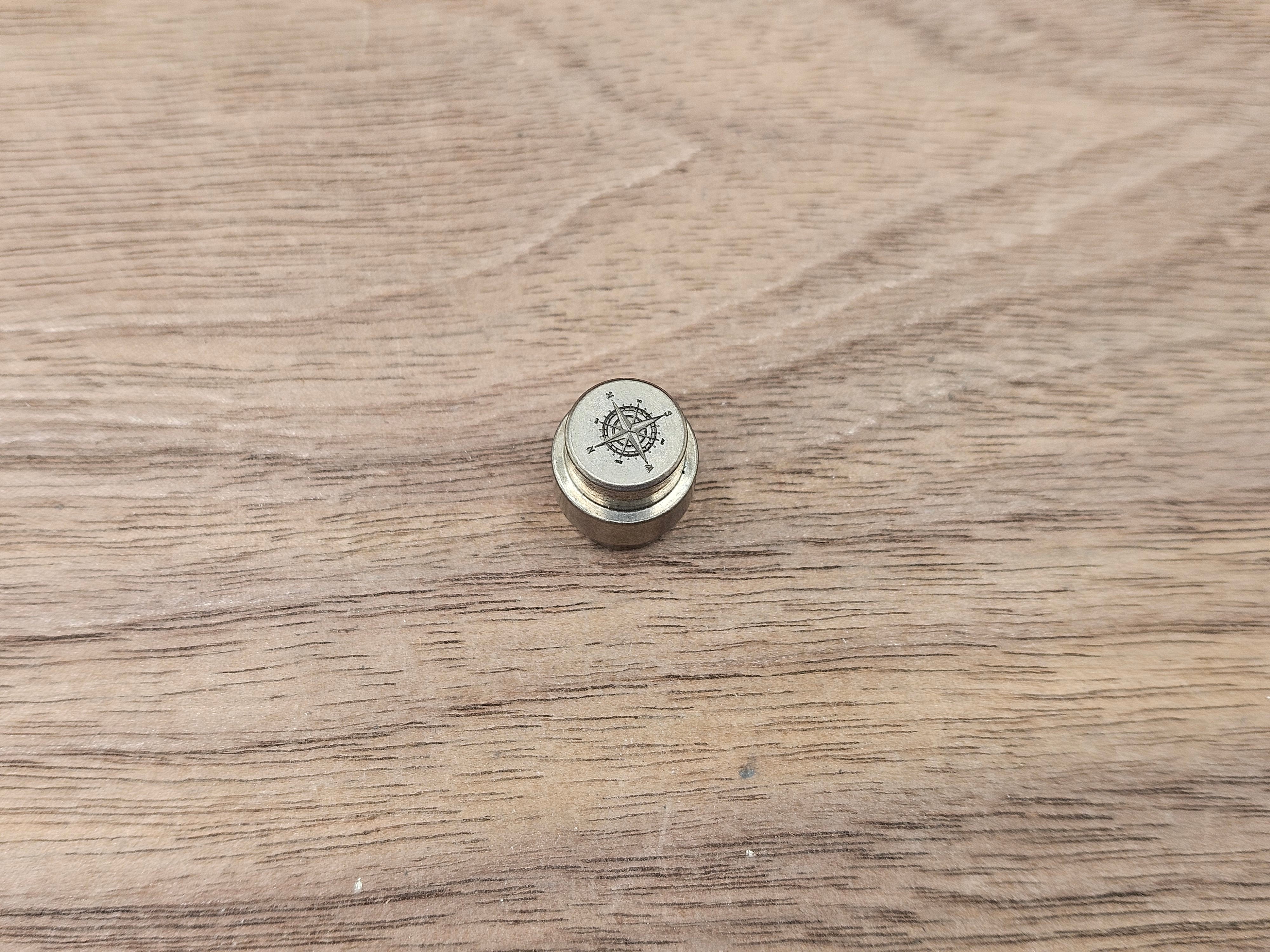 CLR Hole Plug for Spyderco Pm2/Pm3 Zirconium - Compass