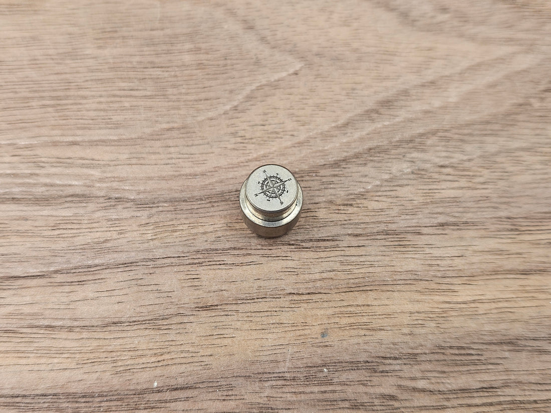 CLR Hole Plug for Spyderco Pm2/Pm3 Zirconium - Compass