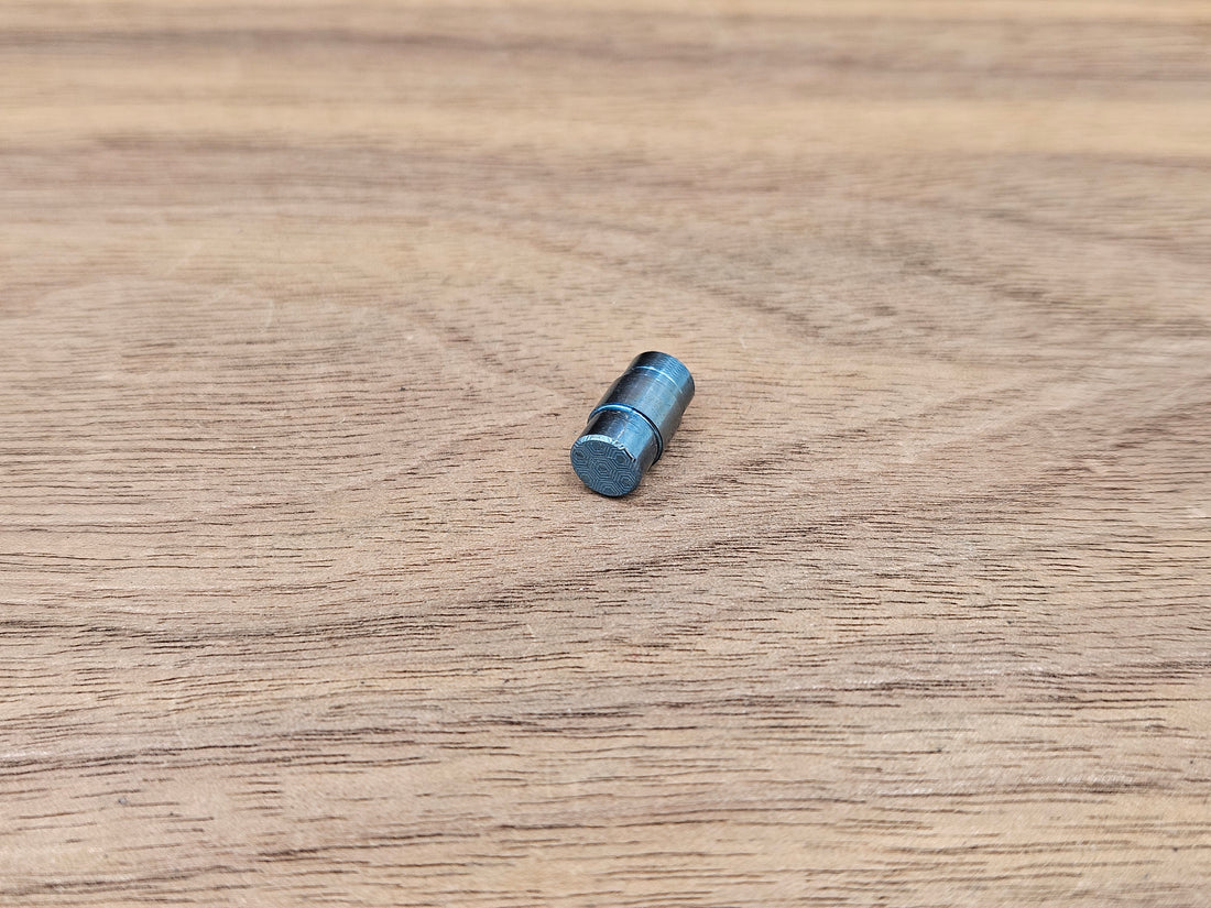 CLR Hole Plug for Spyderco Smock Titanium - Honeycomb Blue ano