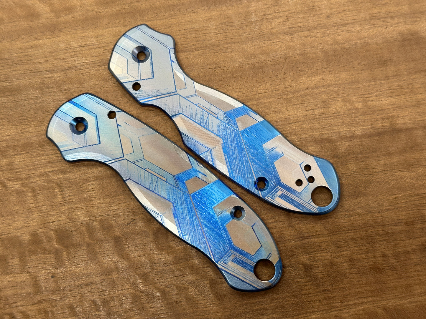 Blue FALCON heat ano Titanium scales for Spyderco Para 3