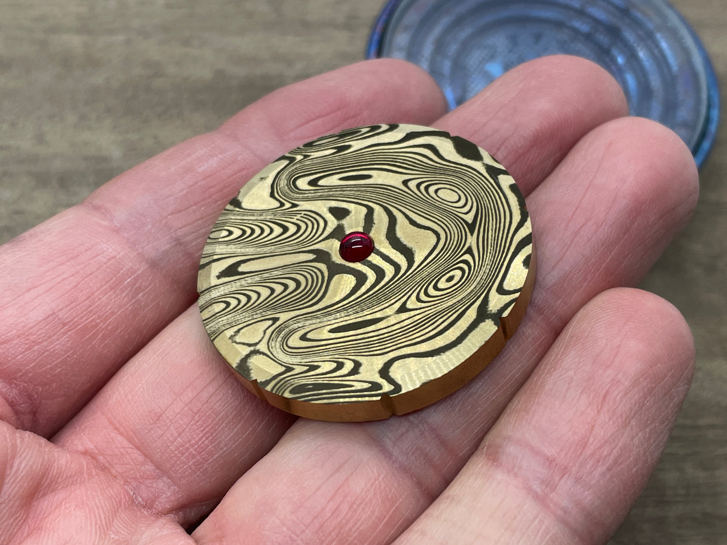 Dama FISH pattern engraved Brass Spinning Worry Coin Spinning Top