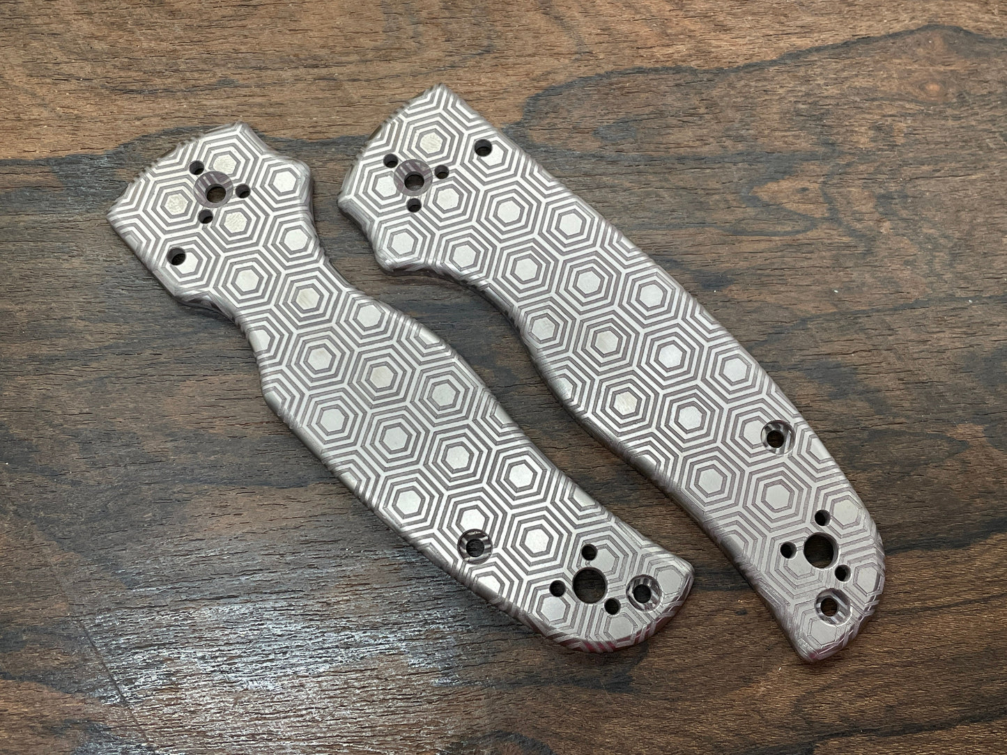 HONEYCOMB engraved Titanium Scales for SHAMAN Spyderco