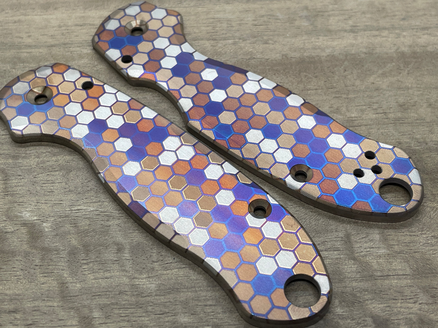 HONEYCOMB heat ano engraved Titanium Scales for Spyderco Para 3