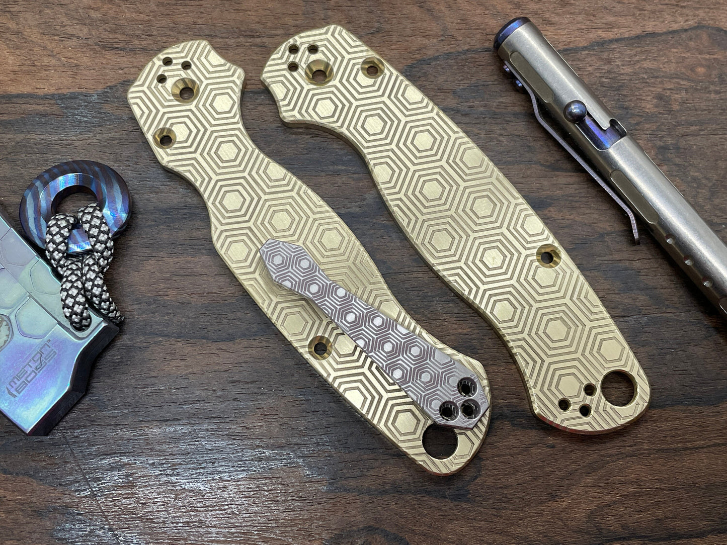 HONEYCOMB engraved Dmd Titanium CLIP for most Spyderco models