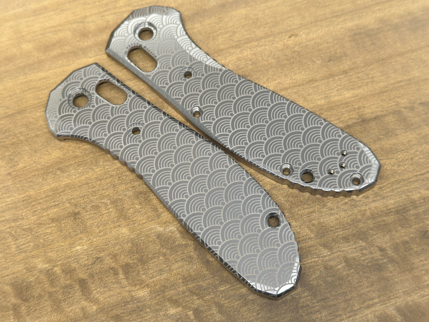 SEIGAIHA Black engraved Titanium Scales for Benchmade GRIPTILIAN 551 & 550