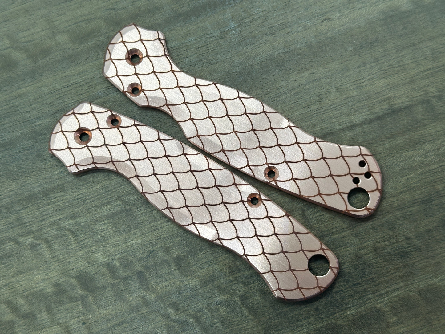 DRAGONSKIN engraved Copper Scales for Spyderco Paramilitary 2 PM2