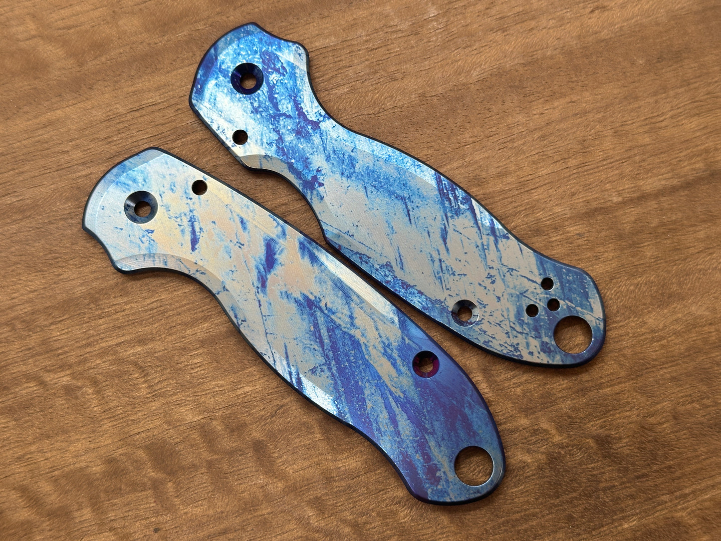 Flamed LABRADORITE engraved Titanium scales for Spyderco Para 3