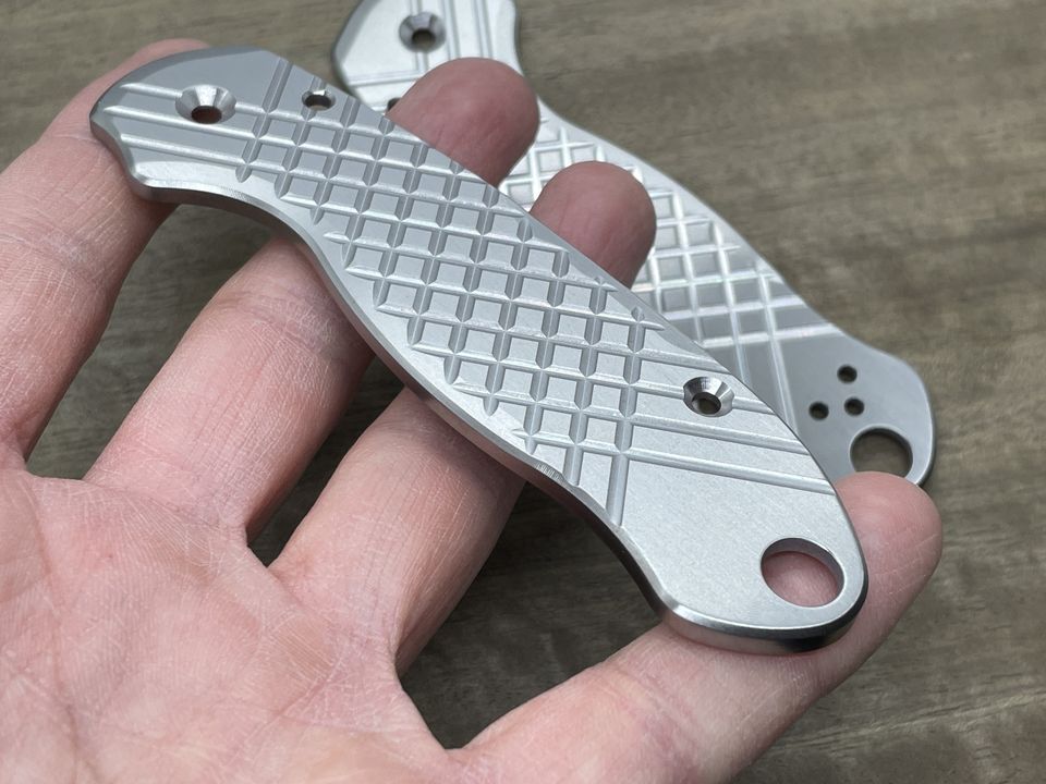 Spyderco Paramilitary 3<br>Titanium Frag